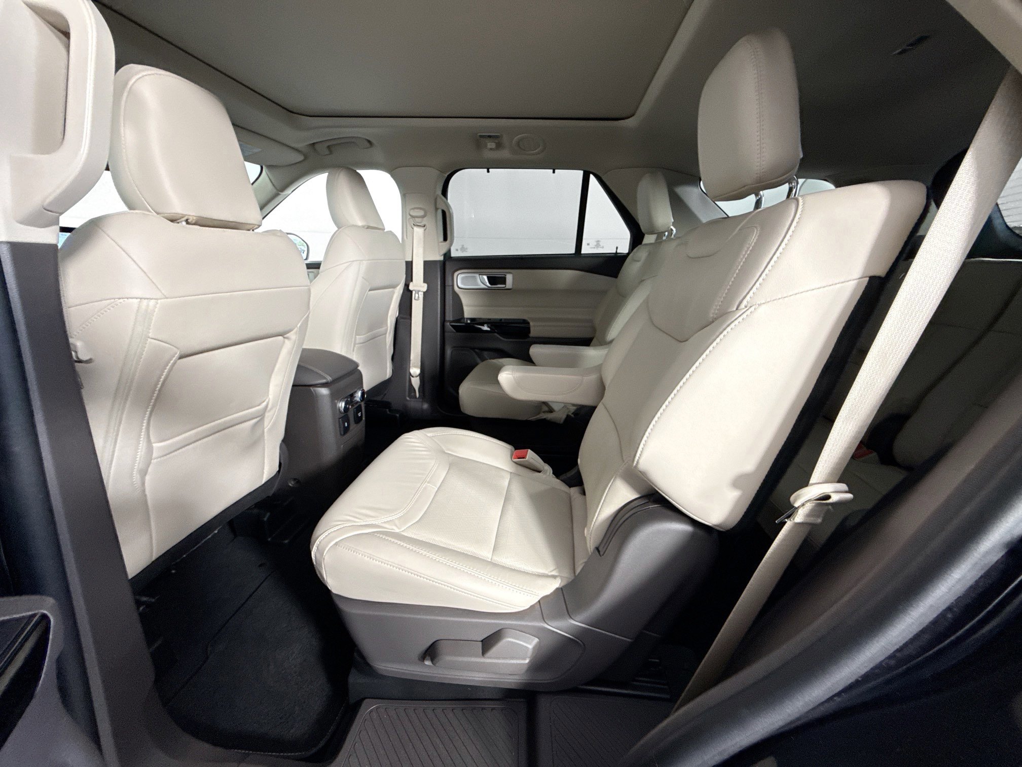 2023 Ford Explorer Platinum - Photo 11