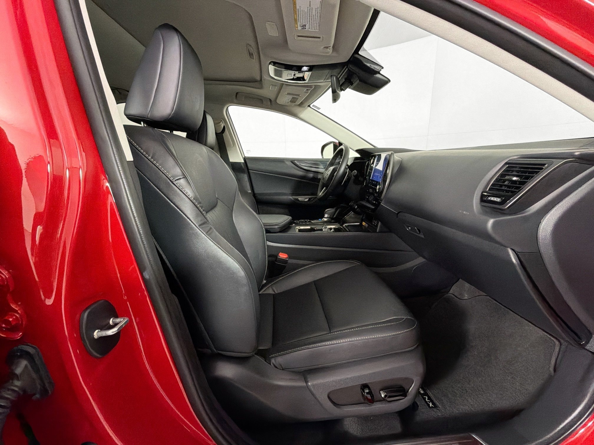 2025 Lexus NX 350 - Photo 29