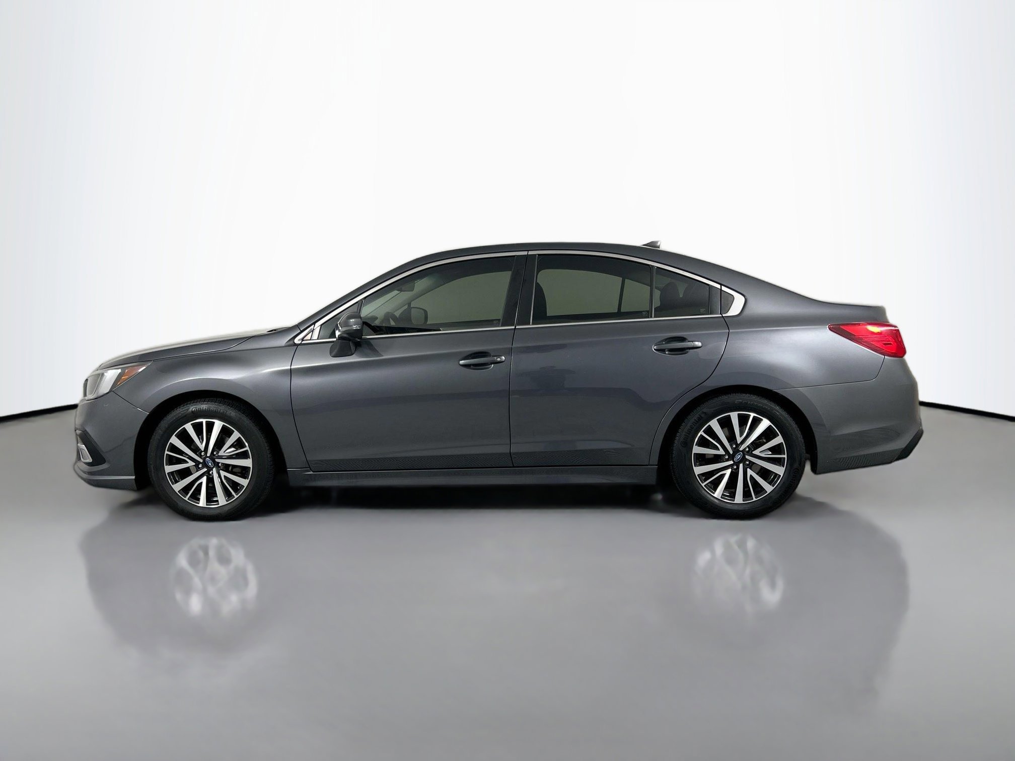 2018 Subaru Legacy Premium photo 2