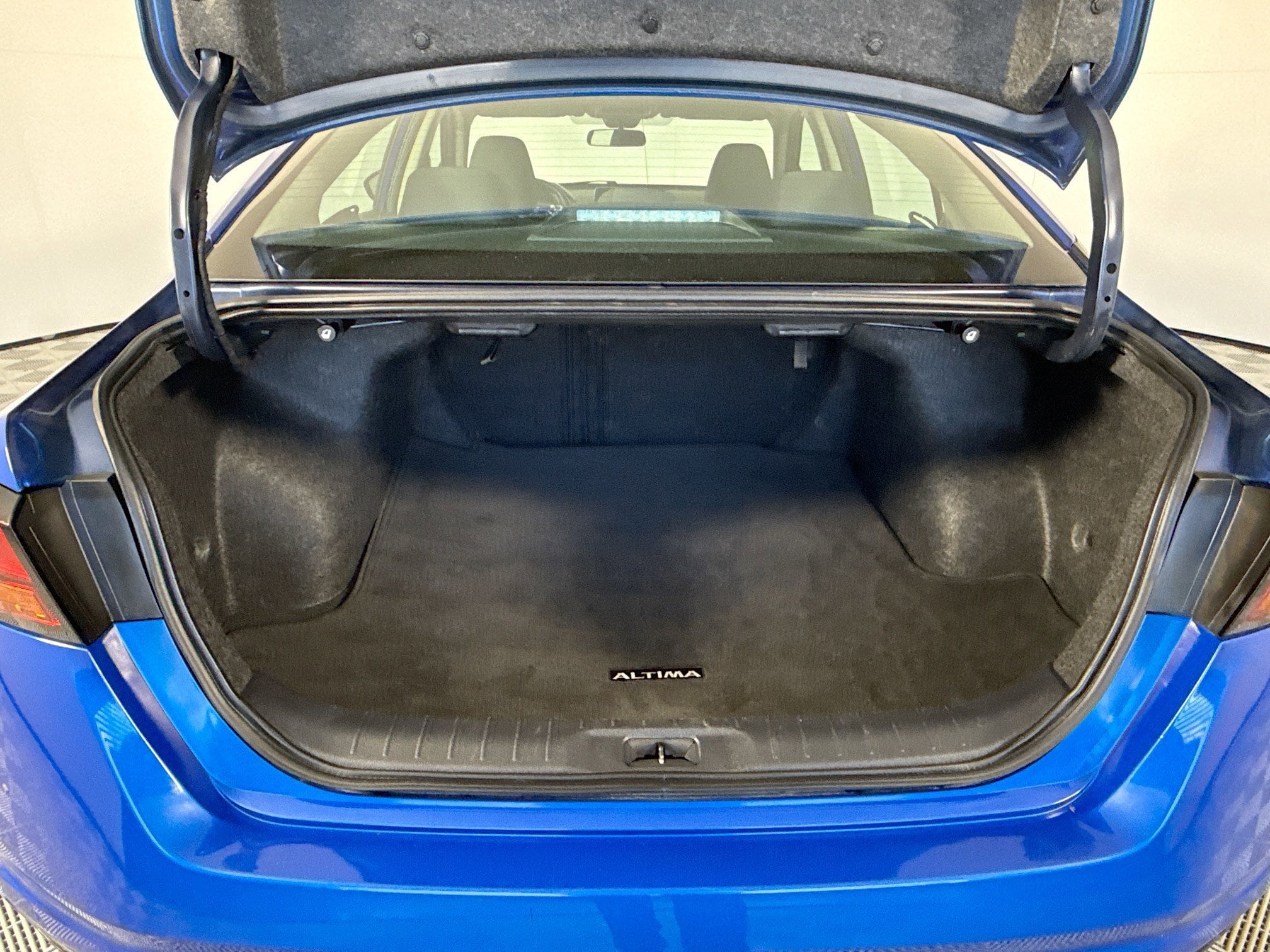 2025 Nissan Altima SV - Photo 27