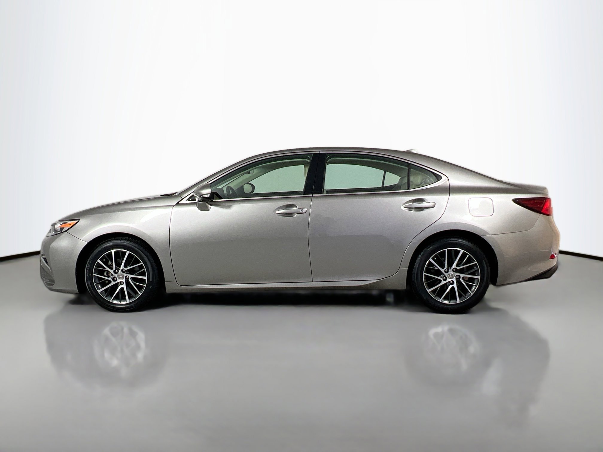 2017 Lexus ES 350 photo 2