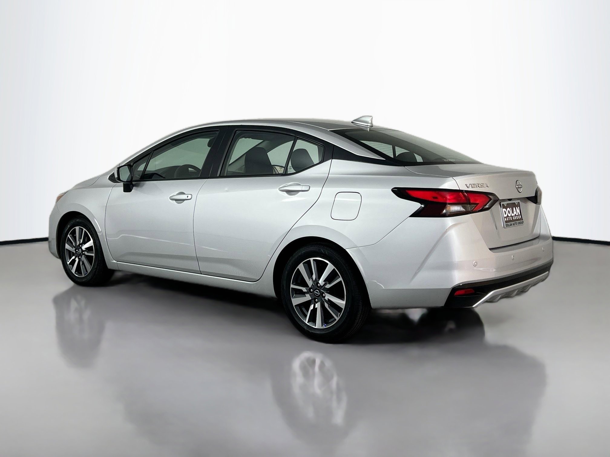 2023 Nissan Versa SV photo 4