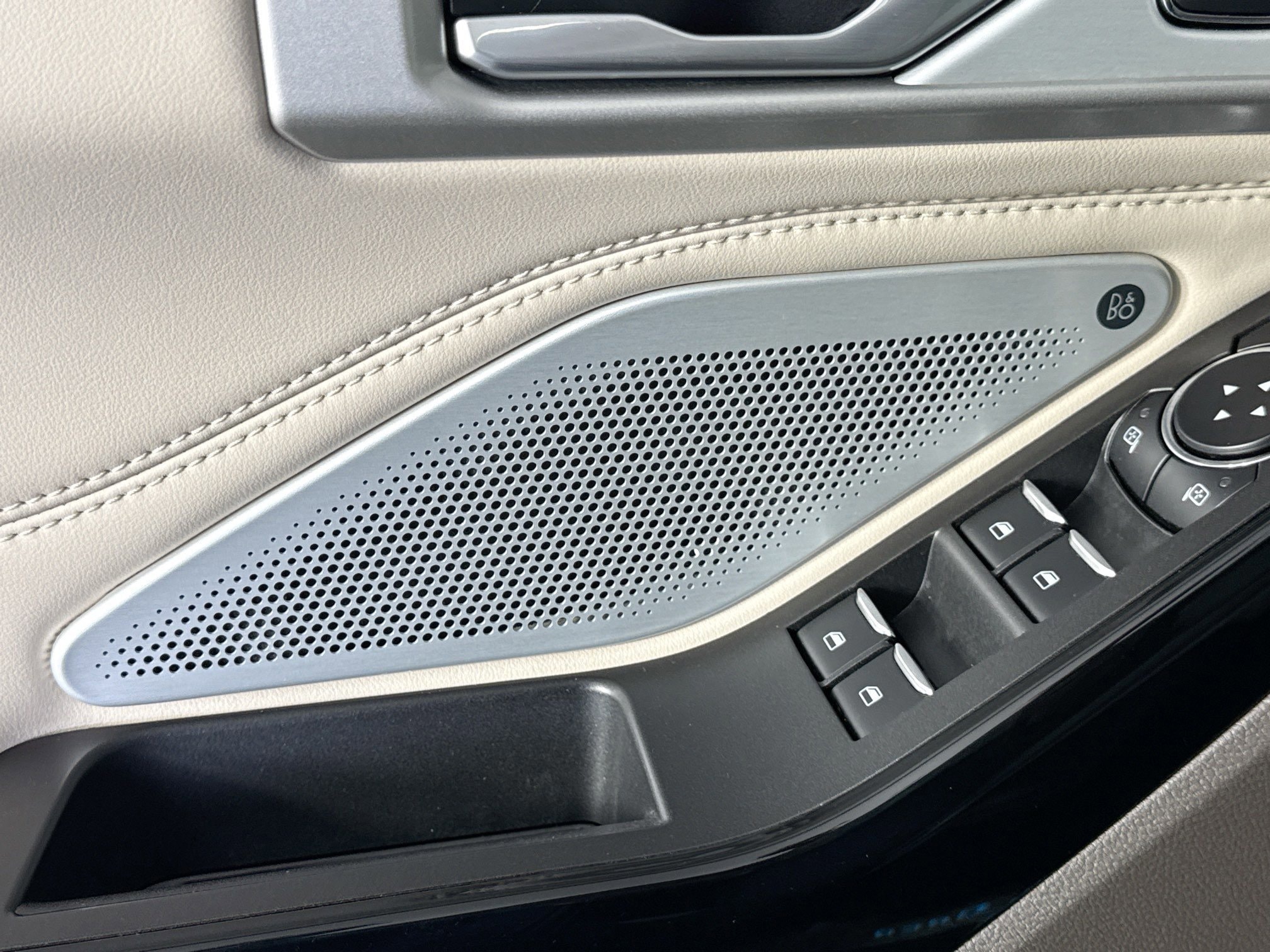 2023 Ford Explorer Platinum - Photo 9