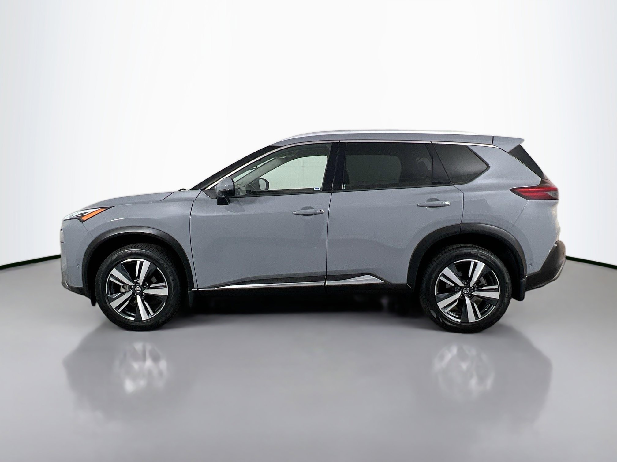 2021 Nissan Rogue Platinum photo 2