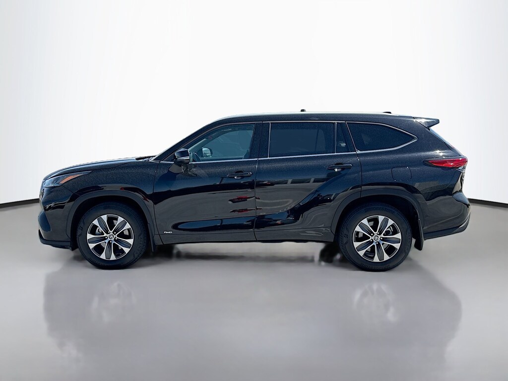 Used 2022 Toyota Highlander Hybrid XLE SUV