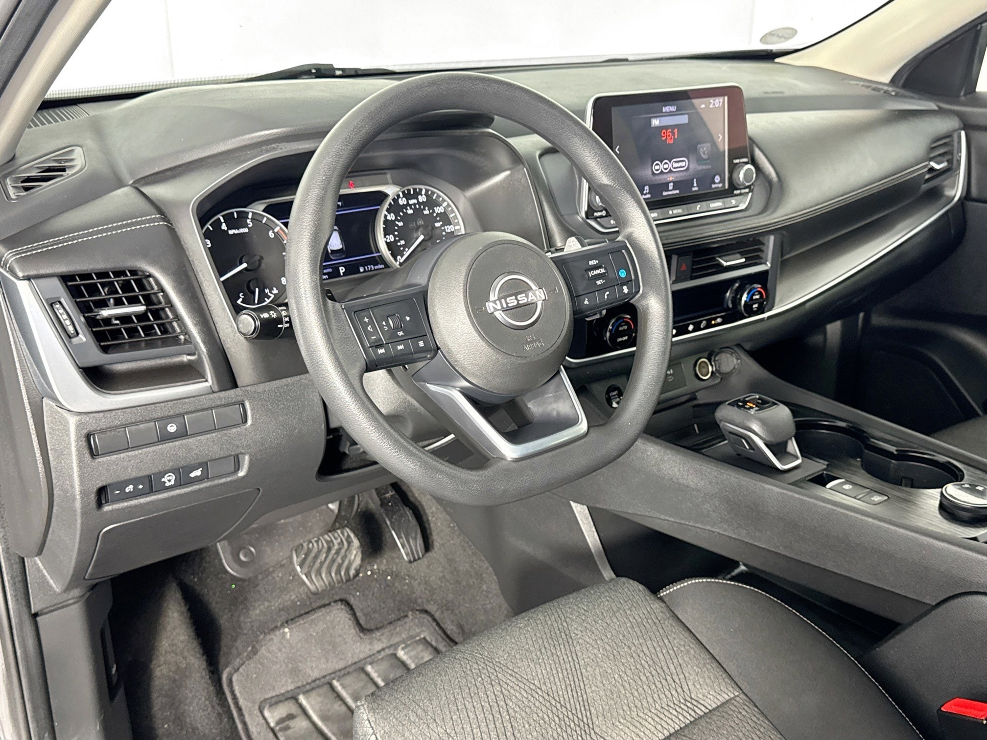 2024 Nissan Rogue SV - Photo 7