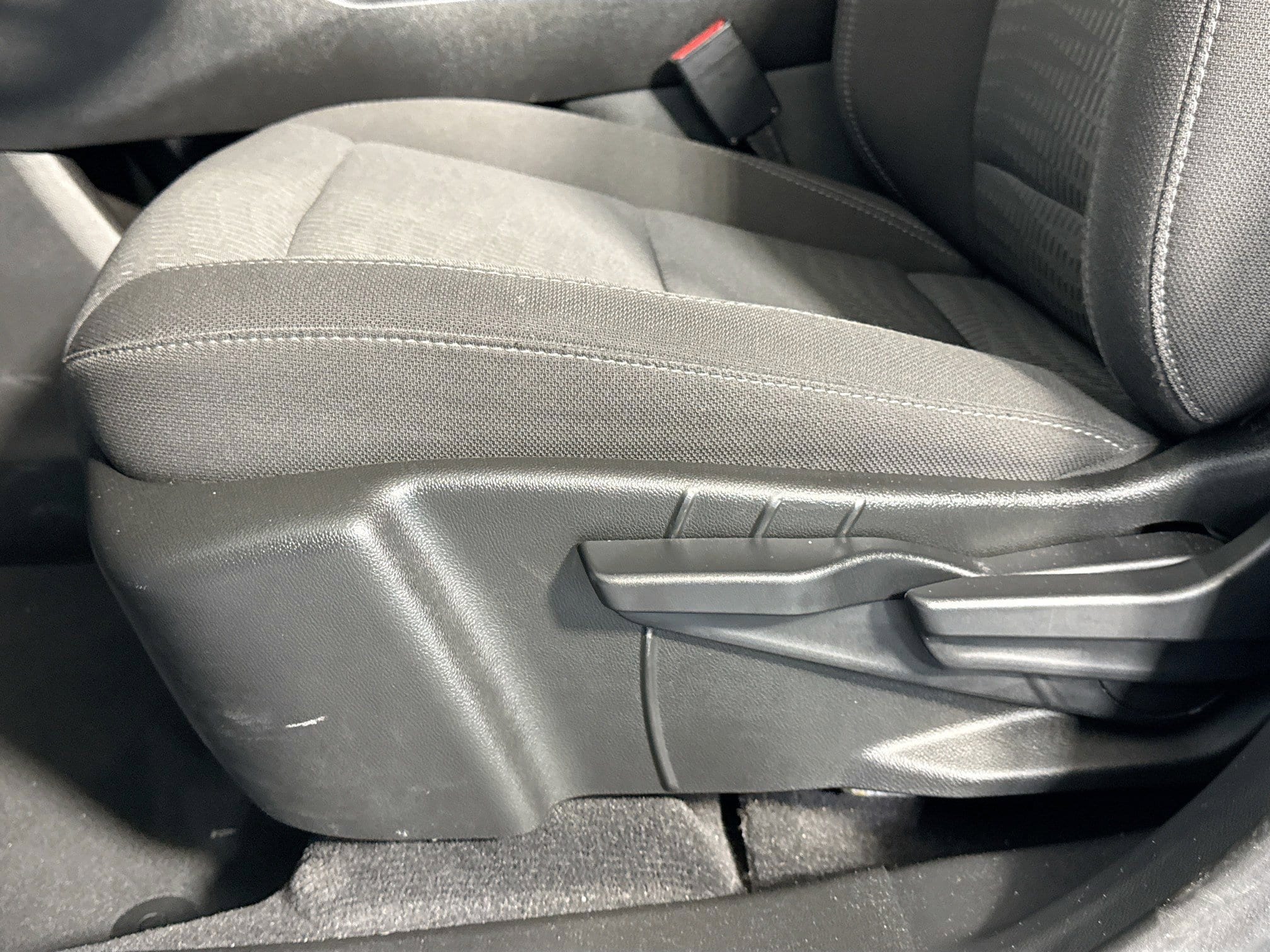 2025 Chevrolet Equinox LT - Photo 40