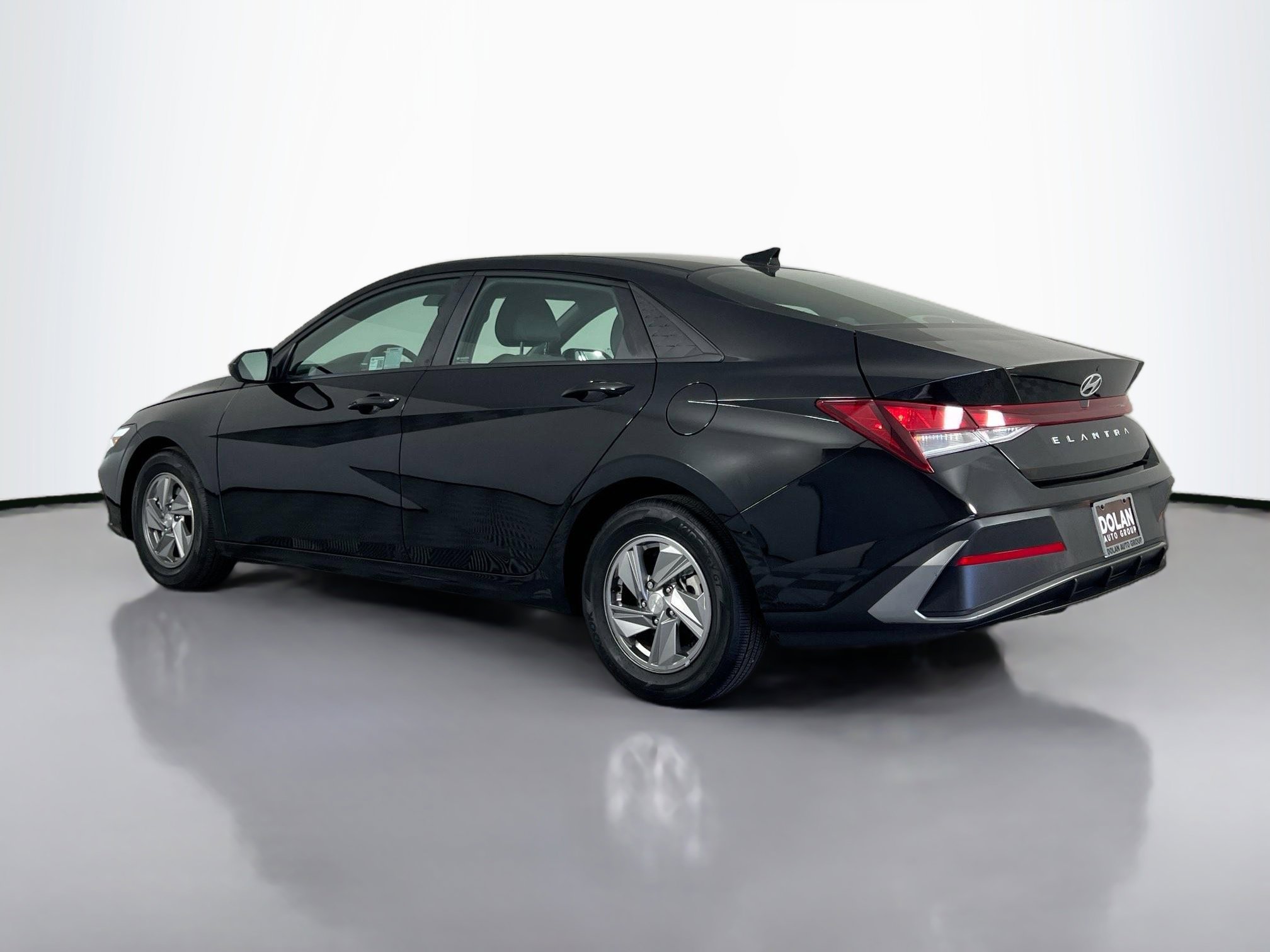 2025 Hyundai Elantra SE photo 4