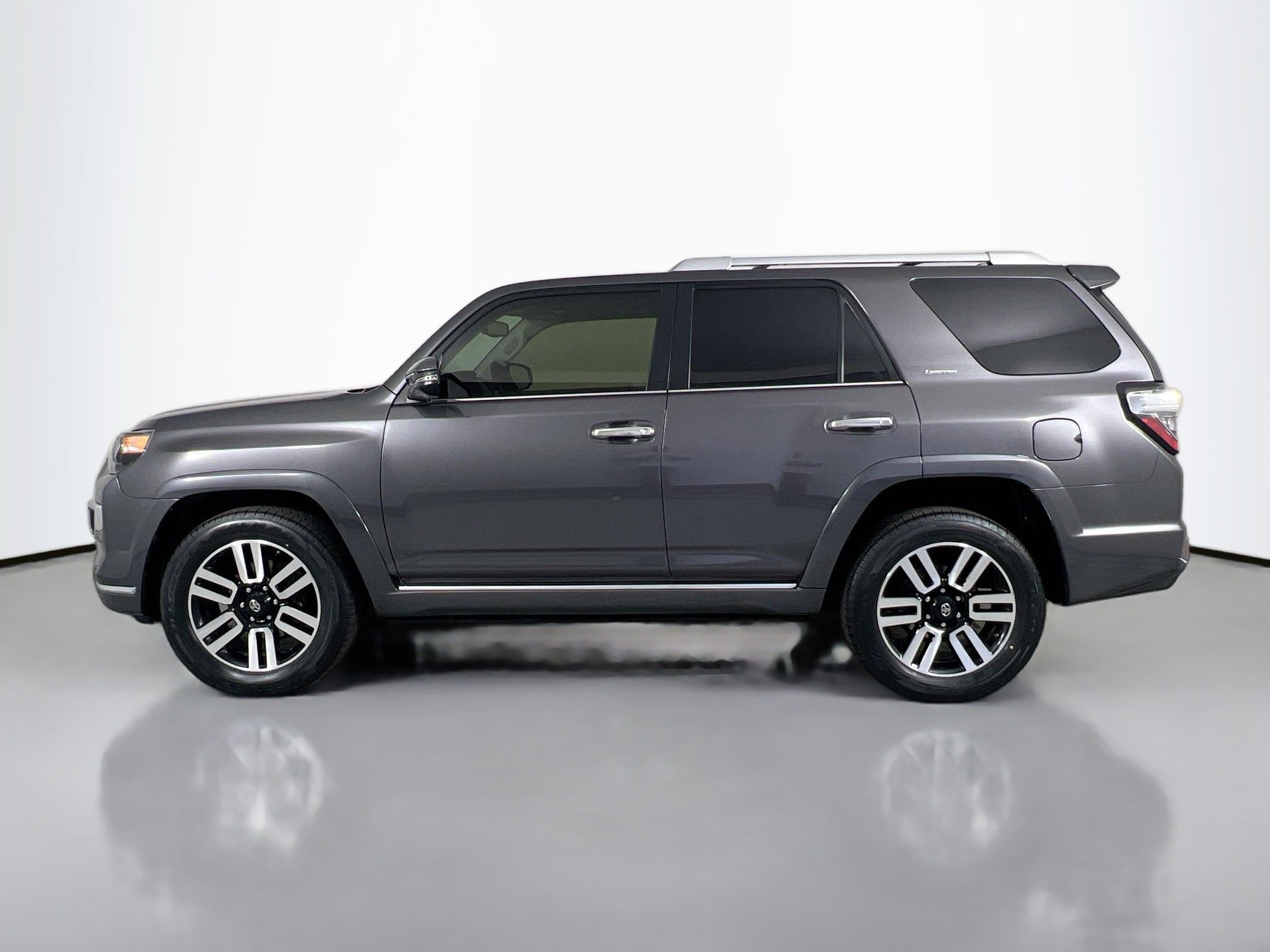 2016 Toyota 4Runner Limited photo 3