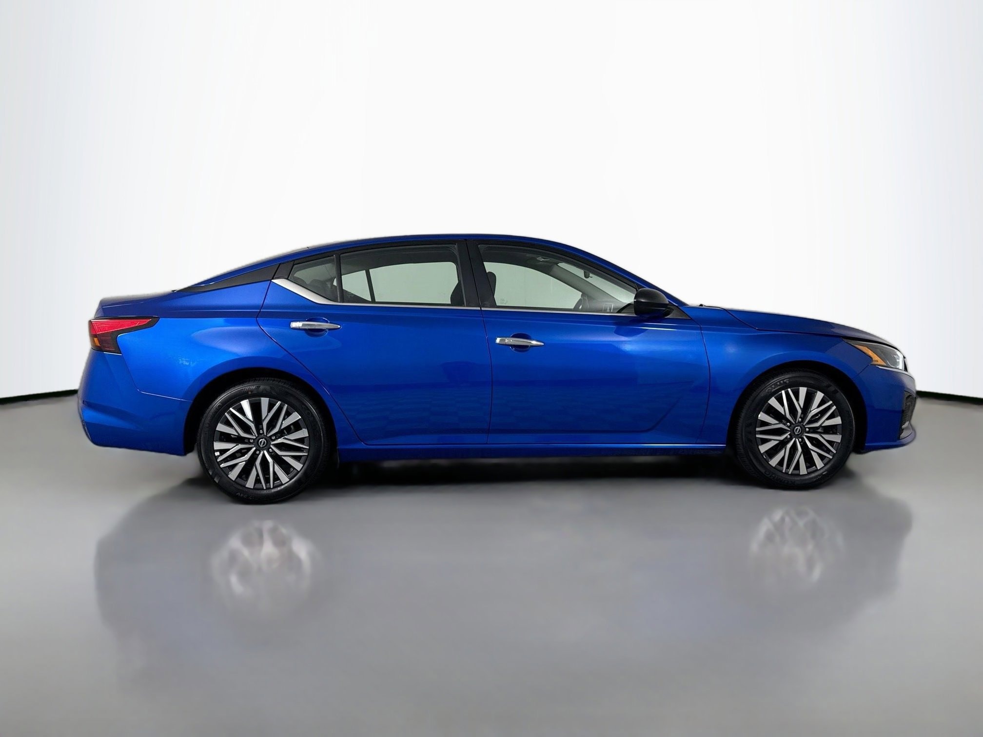 2025 Nissan Altima SV - Photo 23