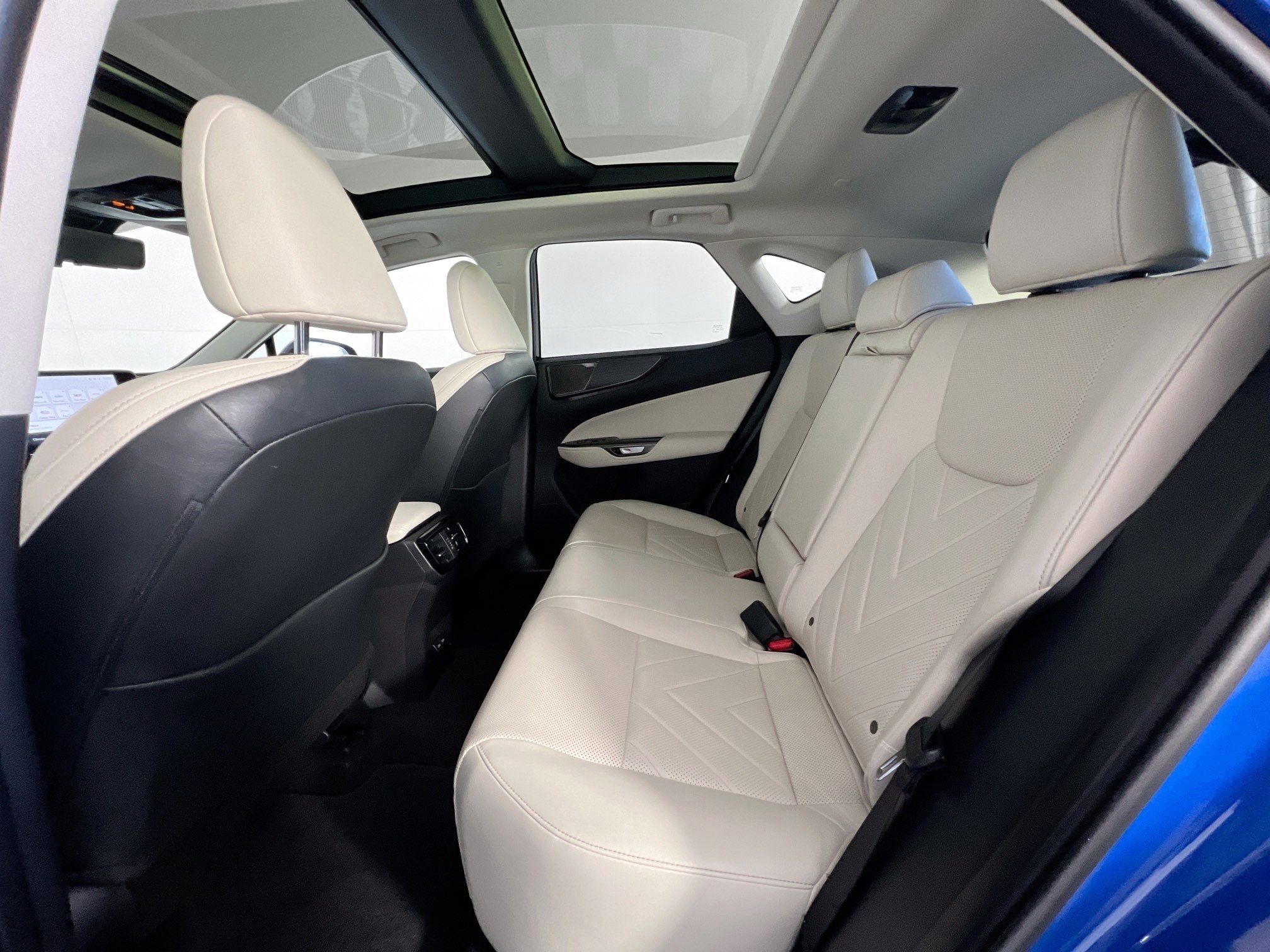 2025 Lexus NX 350 - Photo 11