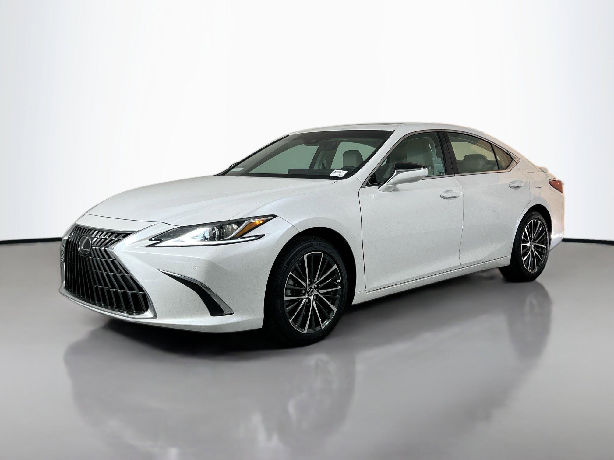 2025 Lexus ES 300h photo 4