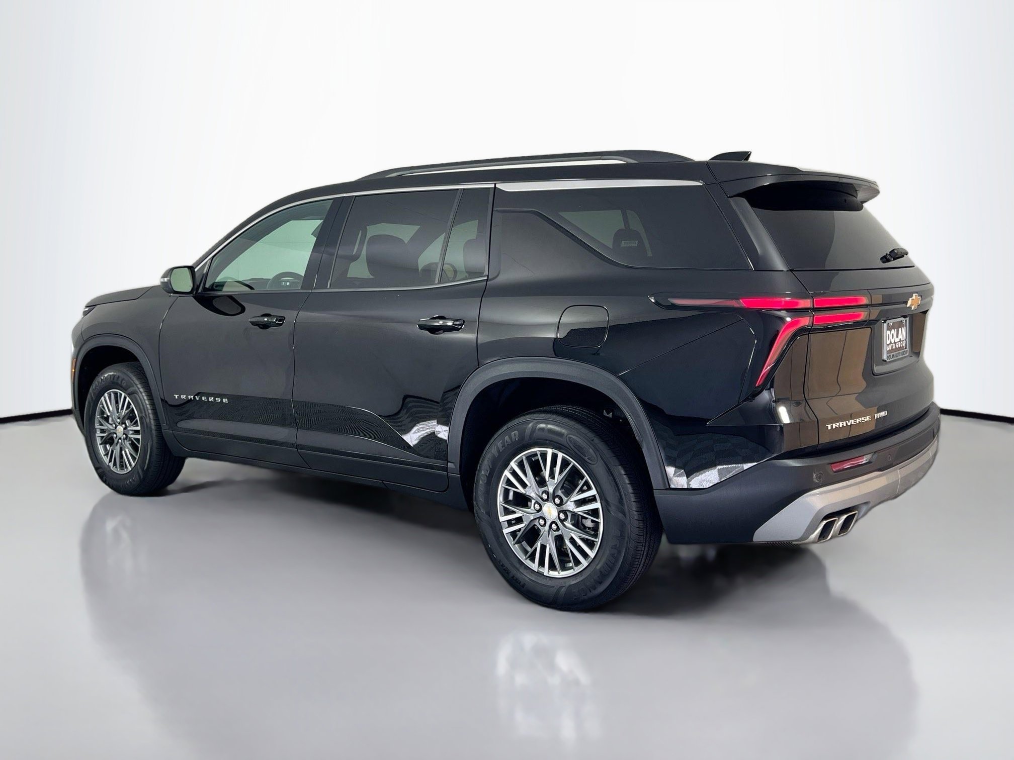 2025 Chevrolet Traverse photo 4