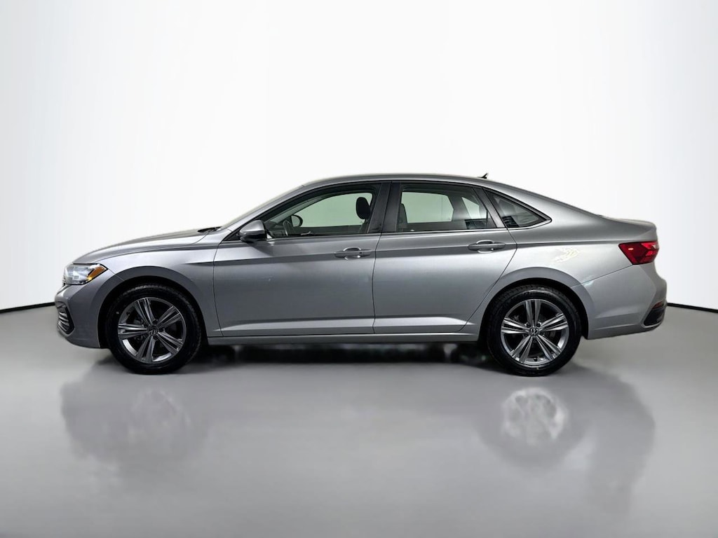 Used 2024 Volkswagen Jetta SE Sedan