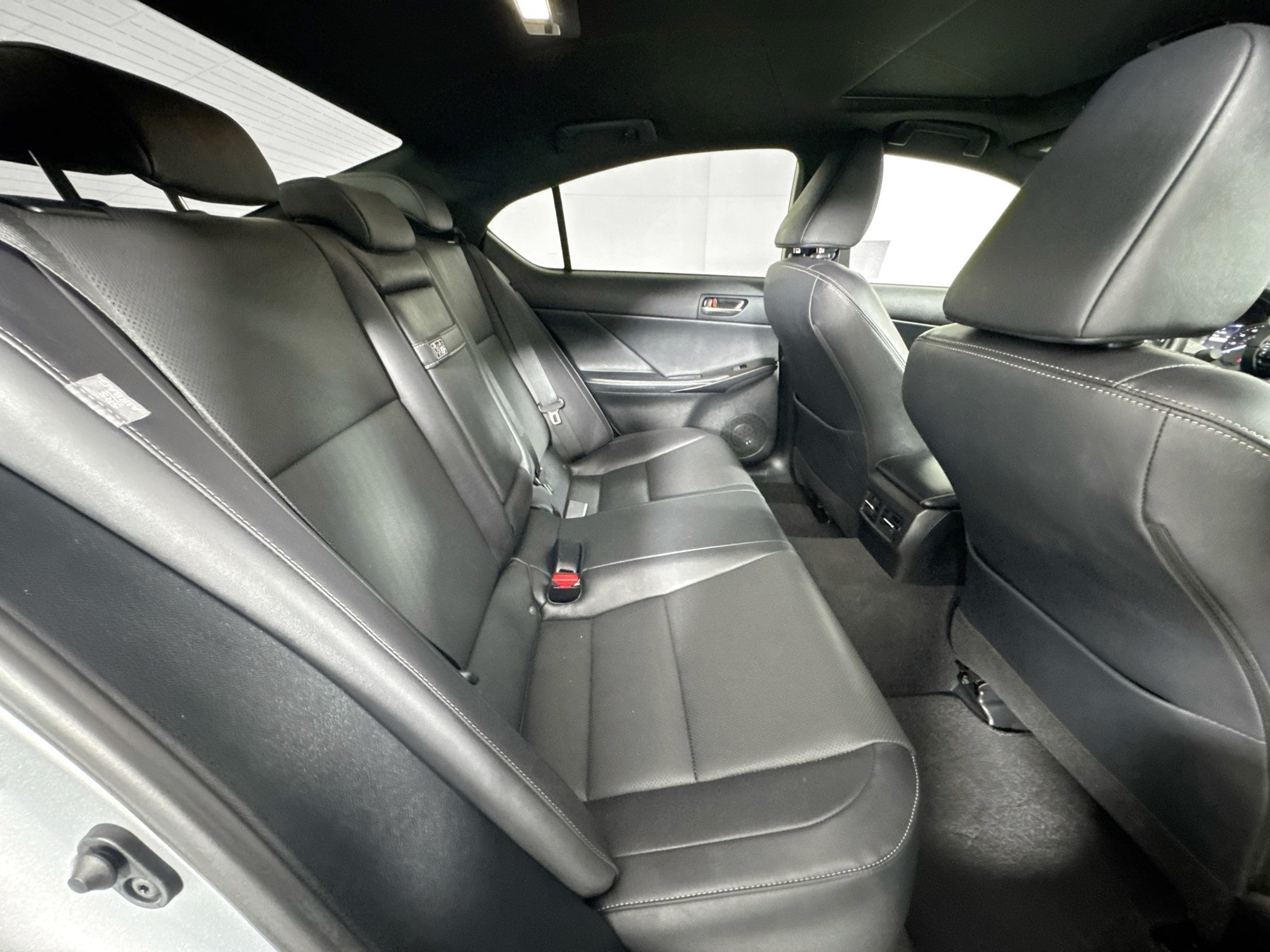 2025 Lexus IS 300 F SPORT DESIGN - Photo 29