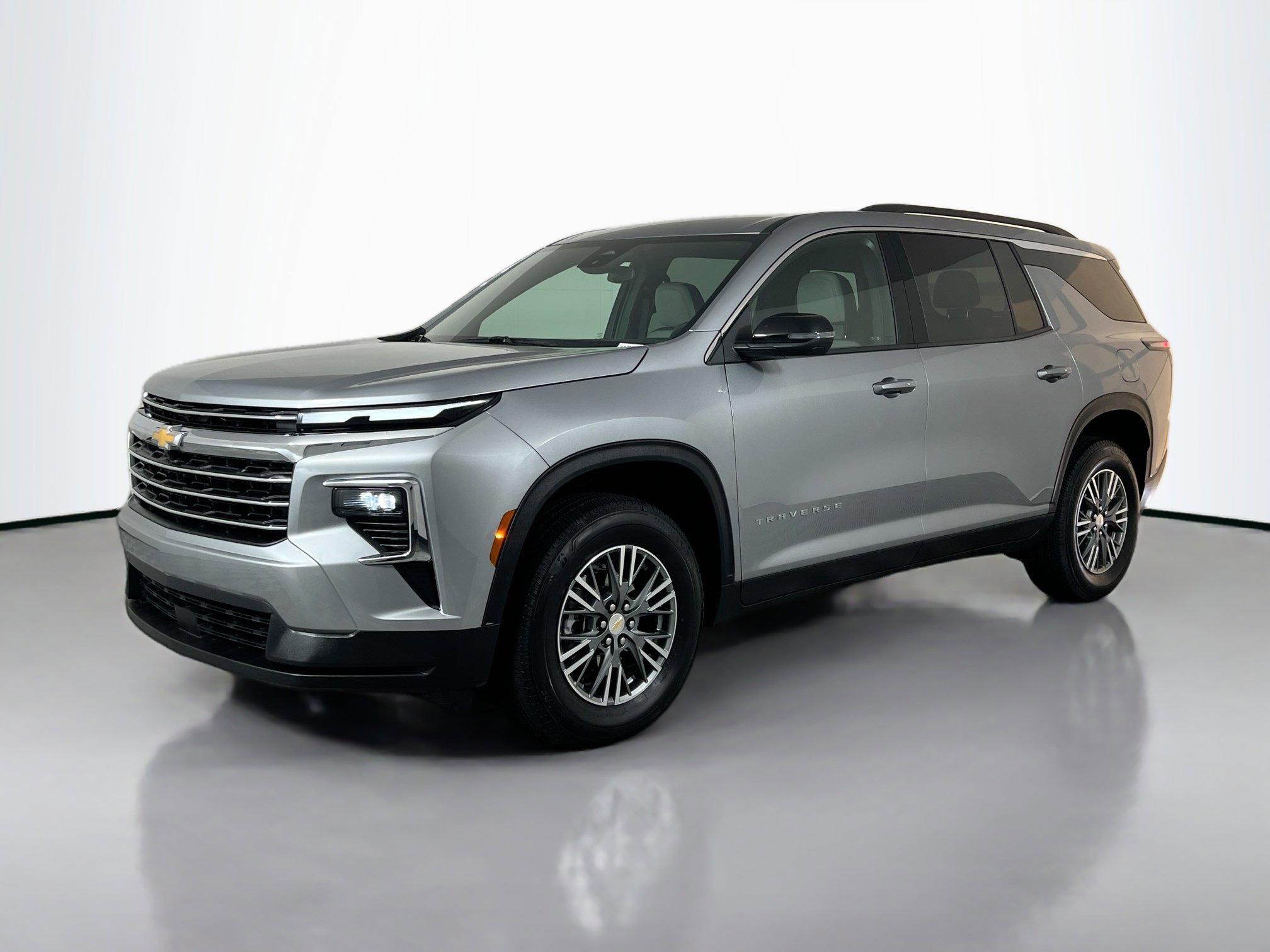 2025 Chevrolet Traverse photo 4