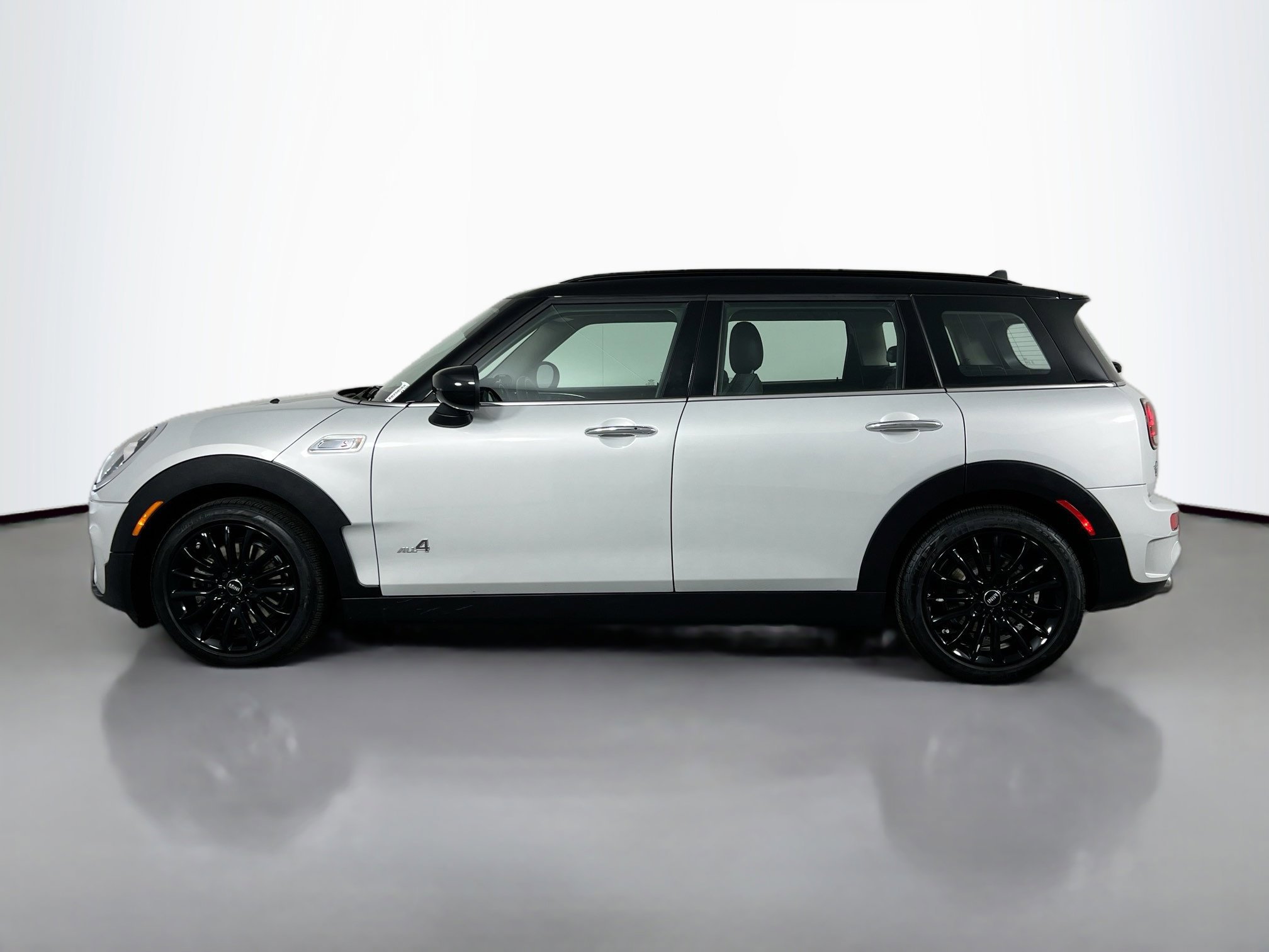 2020 Mini Clubman Base S ALL4 photo 4