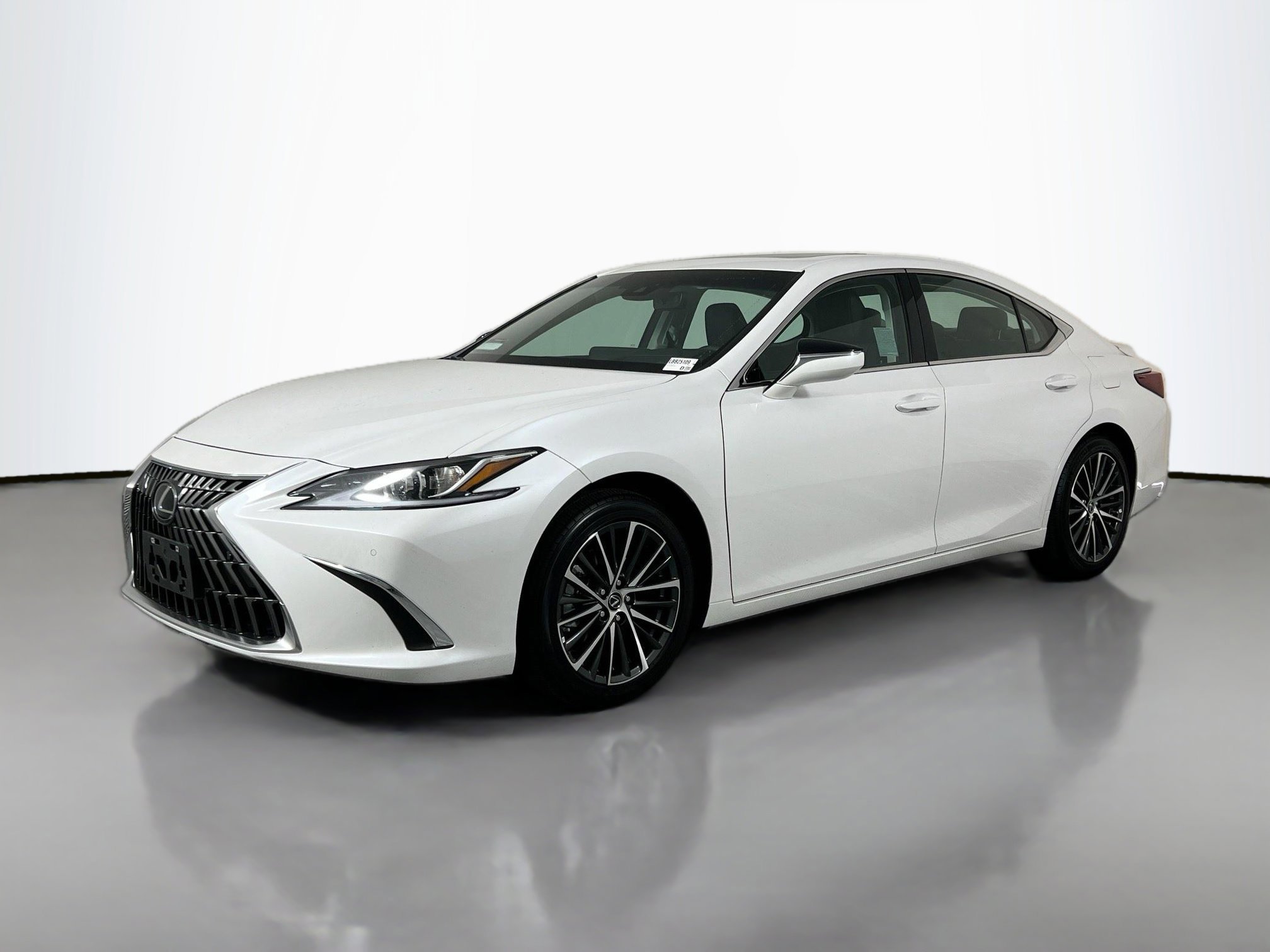 2025 Lexus ES 300h photo 4