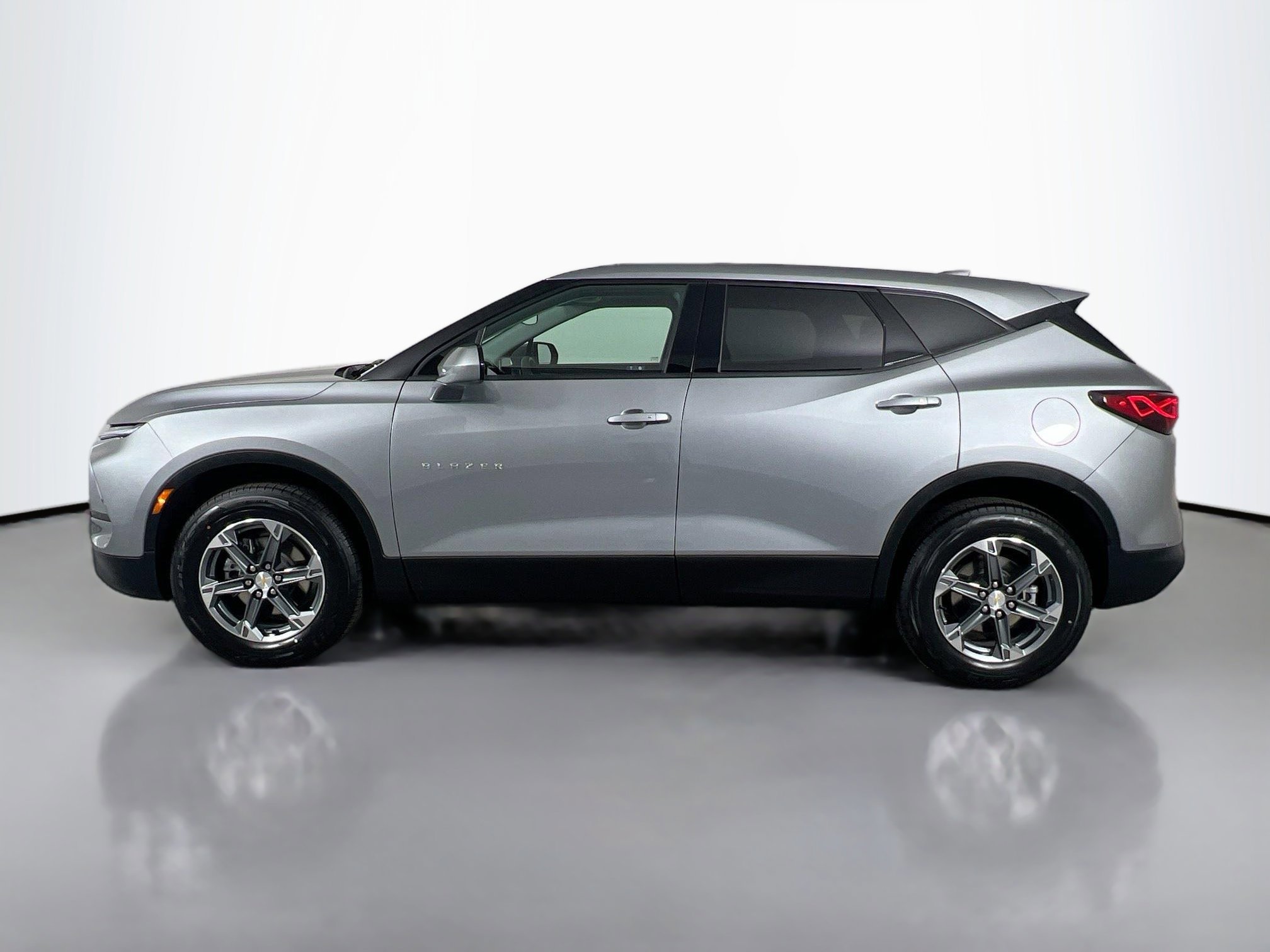 2025 Chevrolet Blazer 2LT photo 3