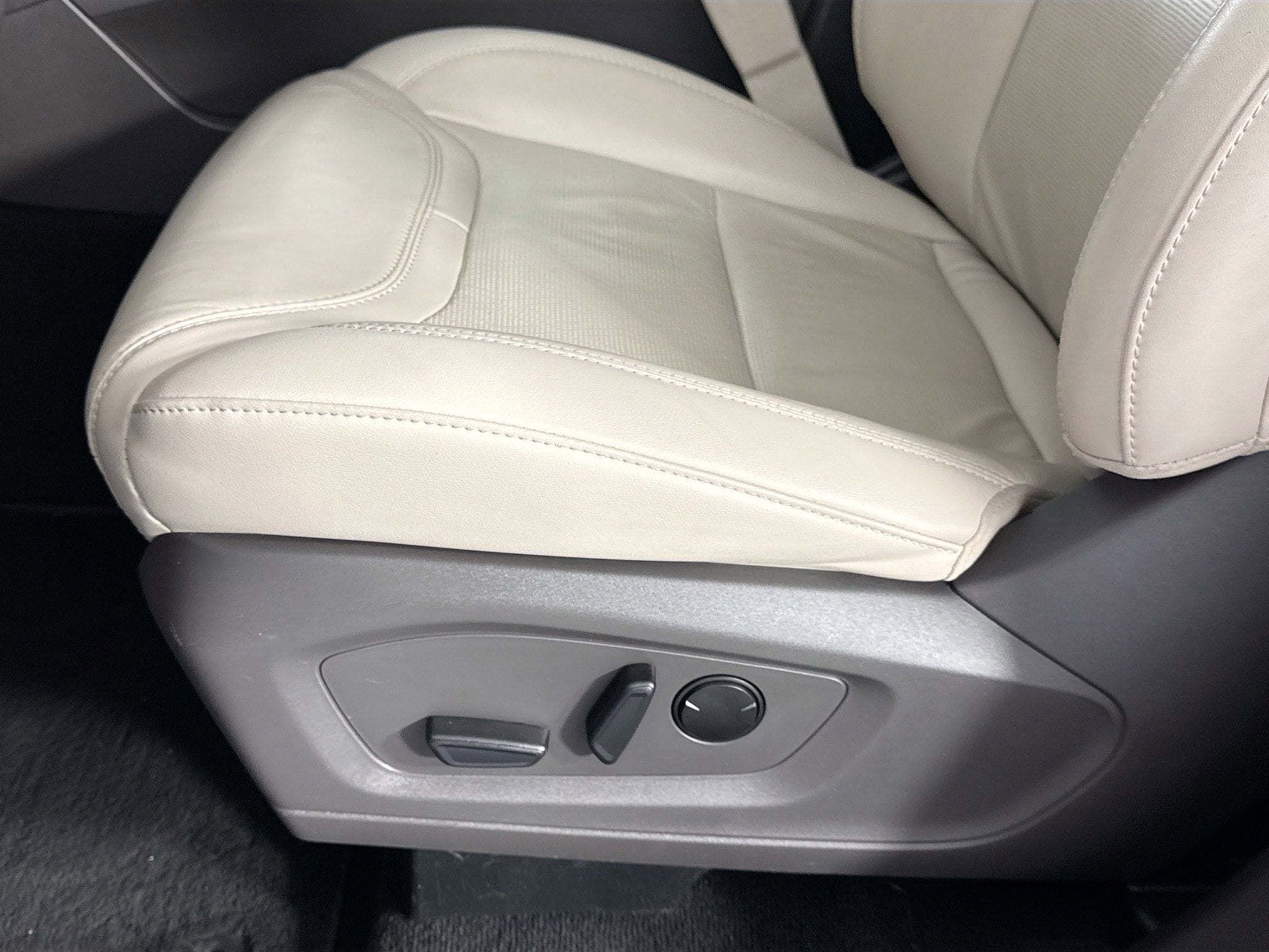 2023 Ford Explorer Platinum - Photo 44
