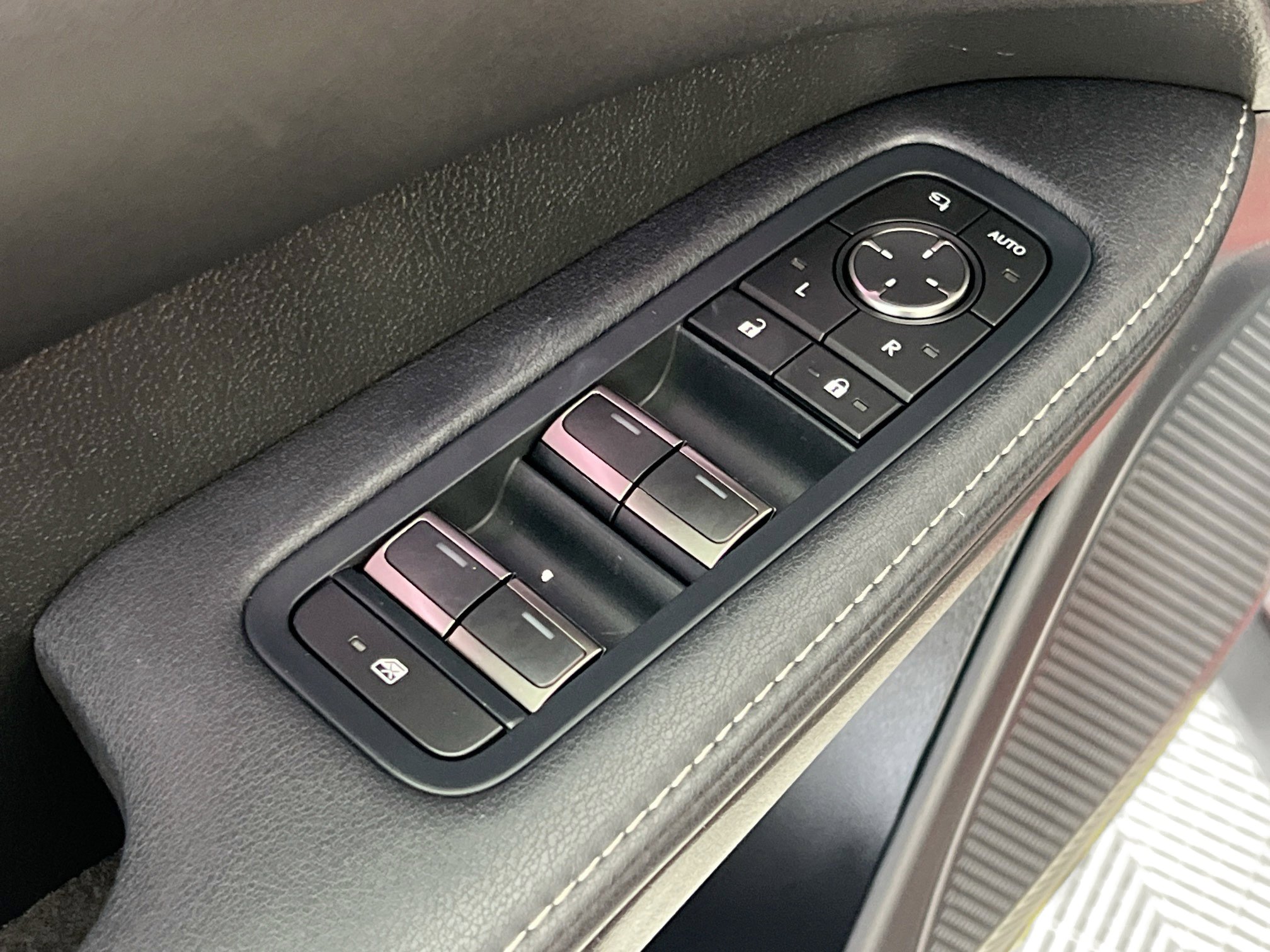 2025 Lexus RX 350 - Photo 35