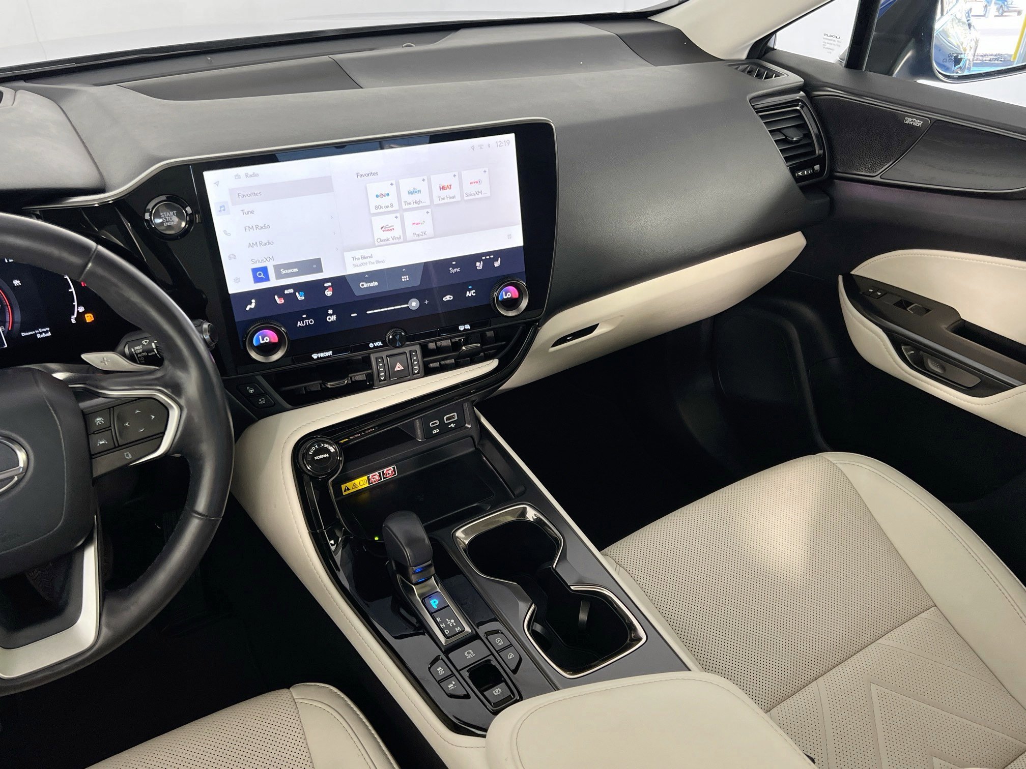 2025 Lexus NX 350 - Photo 17