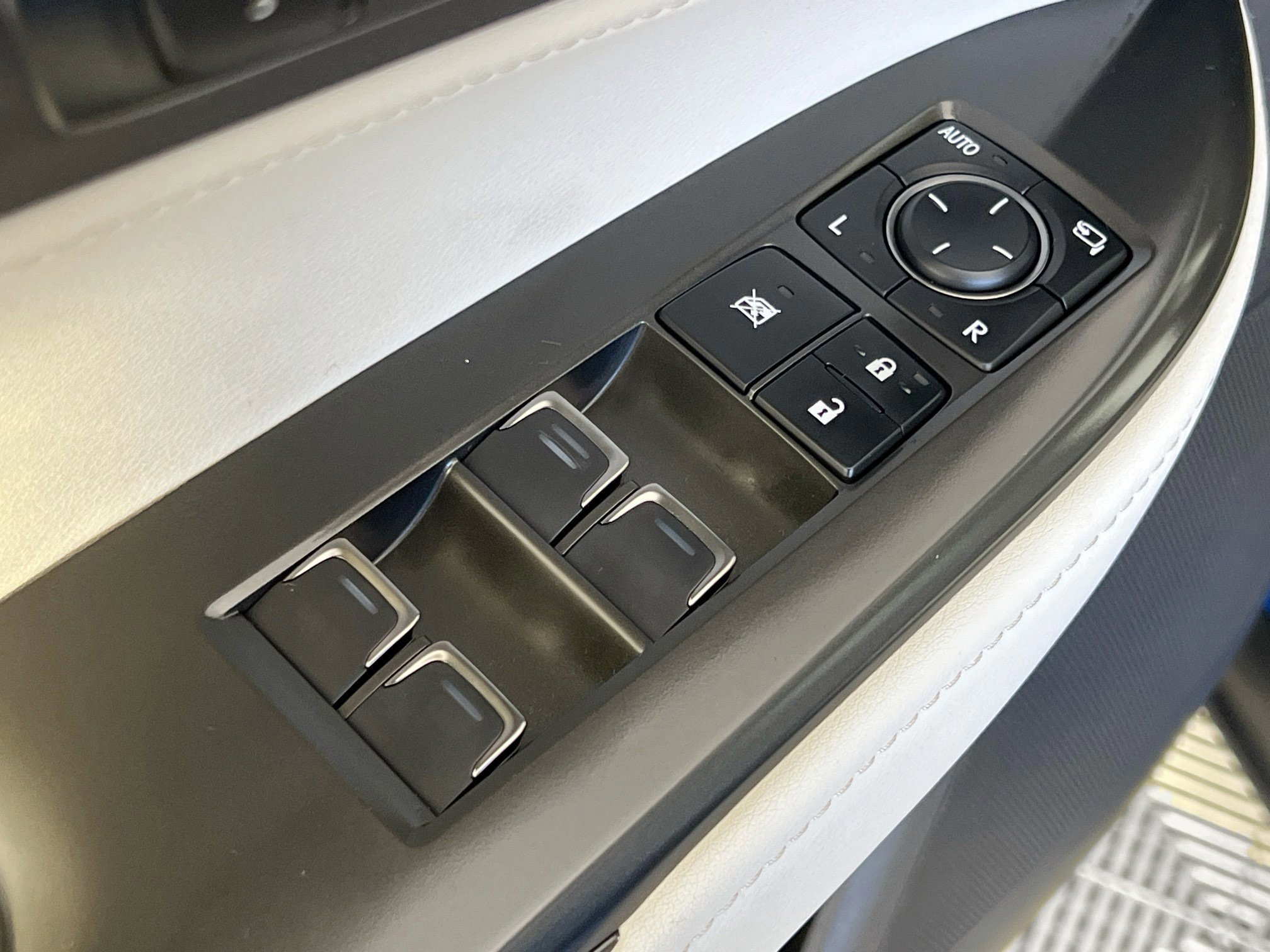 2025 Lexus NX 350 - Photo 41