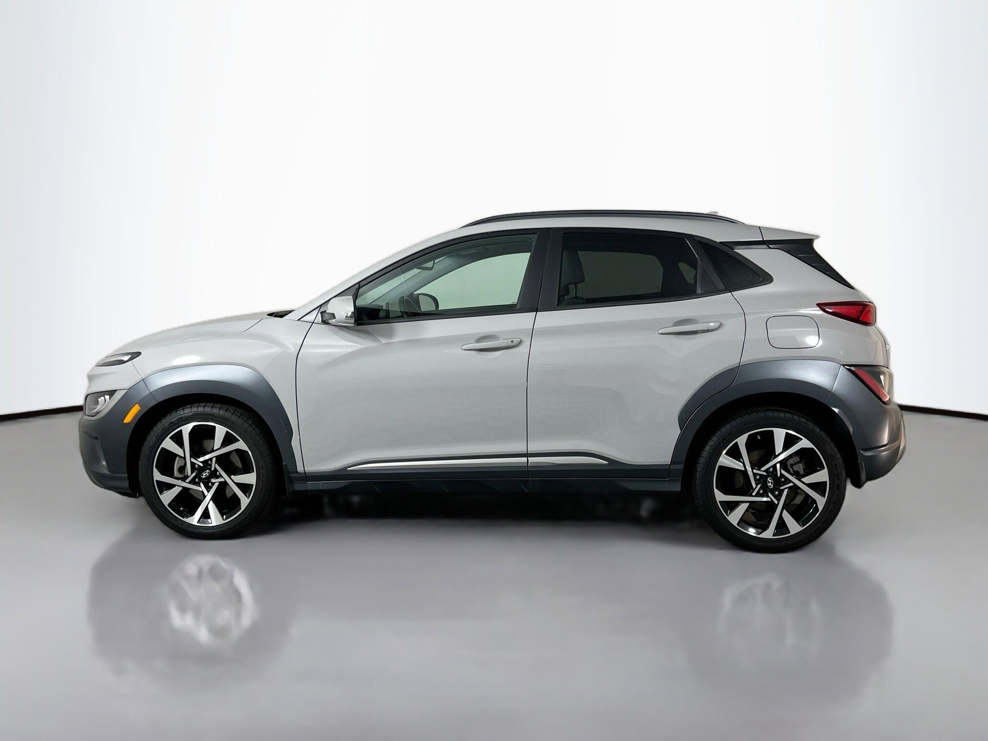 2023 Hyundai Kona Limited photo 3