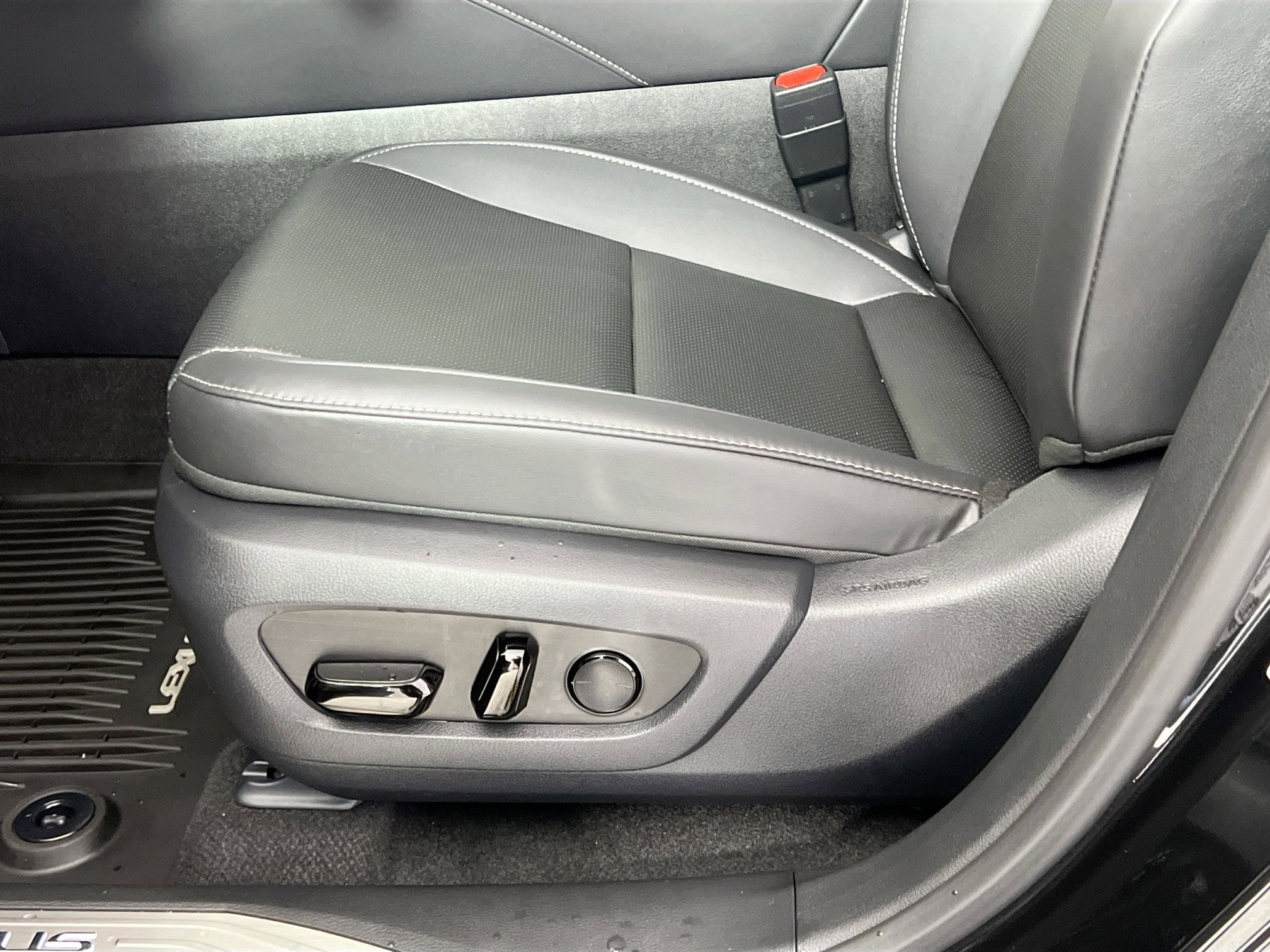 2025 Lexus RX Hybrid 350h - Photo 42