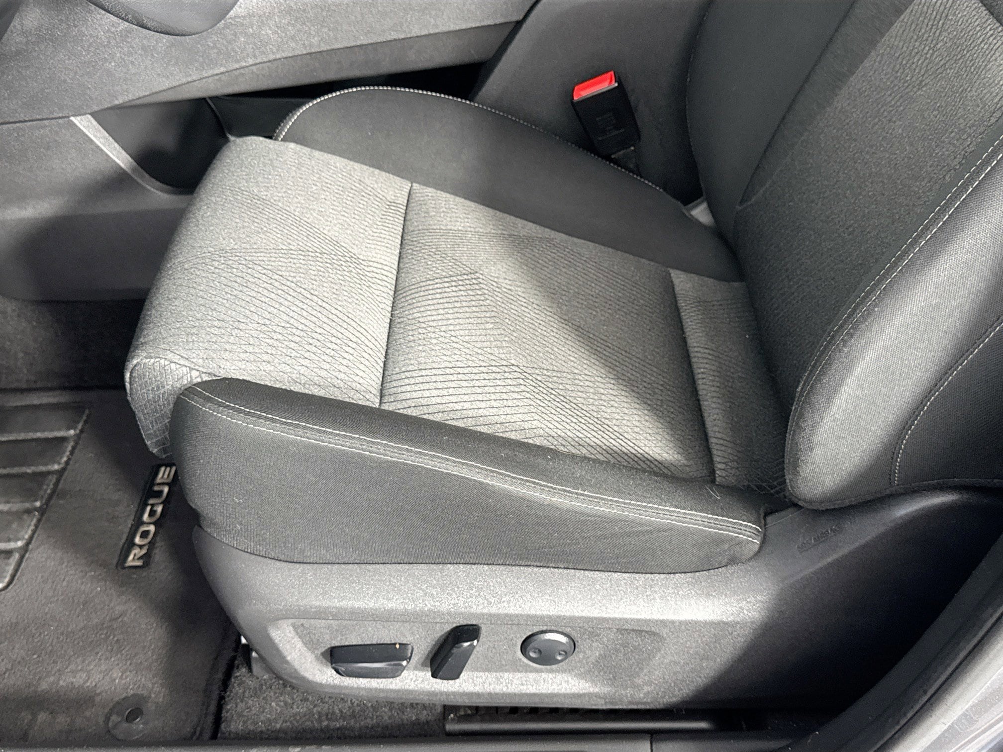 2024 Nissan Rogue SV - Photo 38