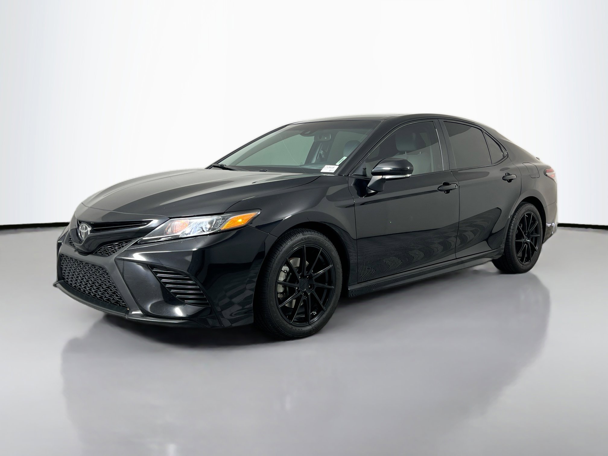 2019 Toyota Camry LE photo 2