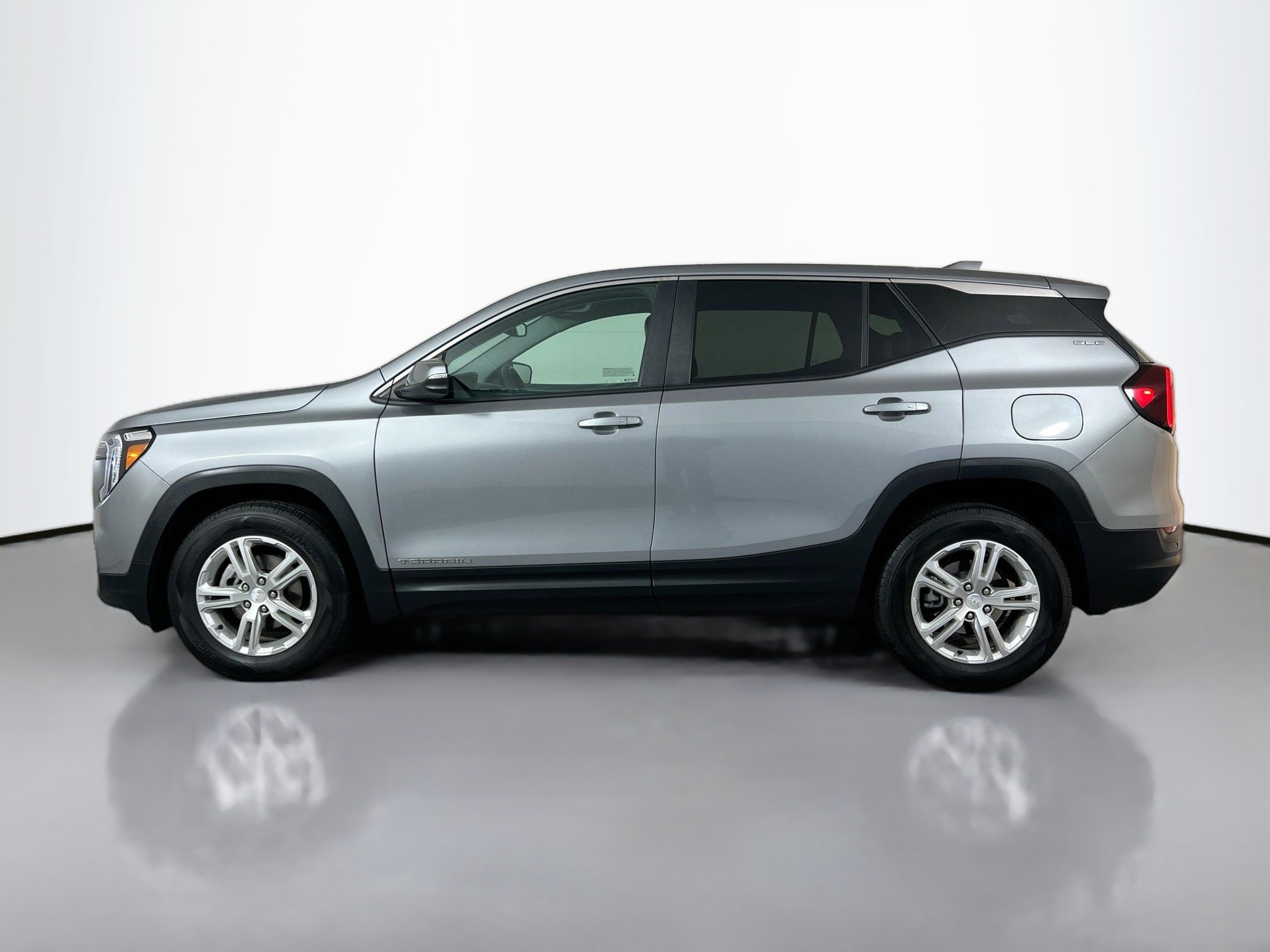 2023 Gmc Terrain SLE photo 2