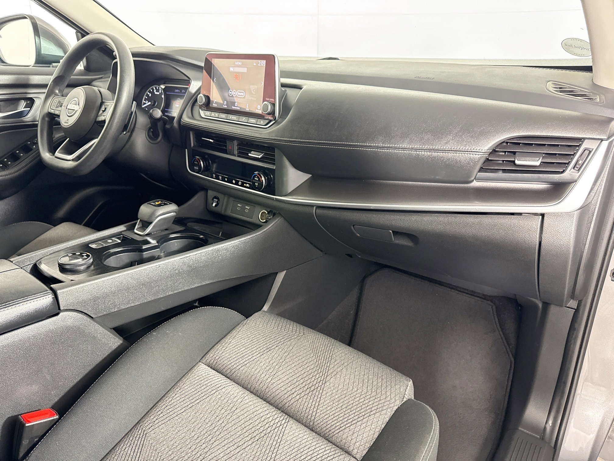 2024 Nissan Rogue SV - Photo 25