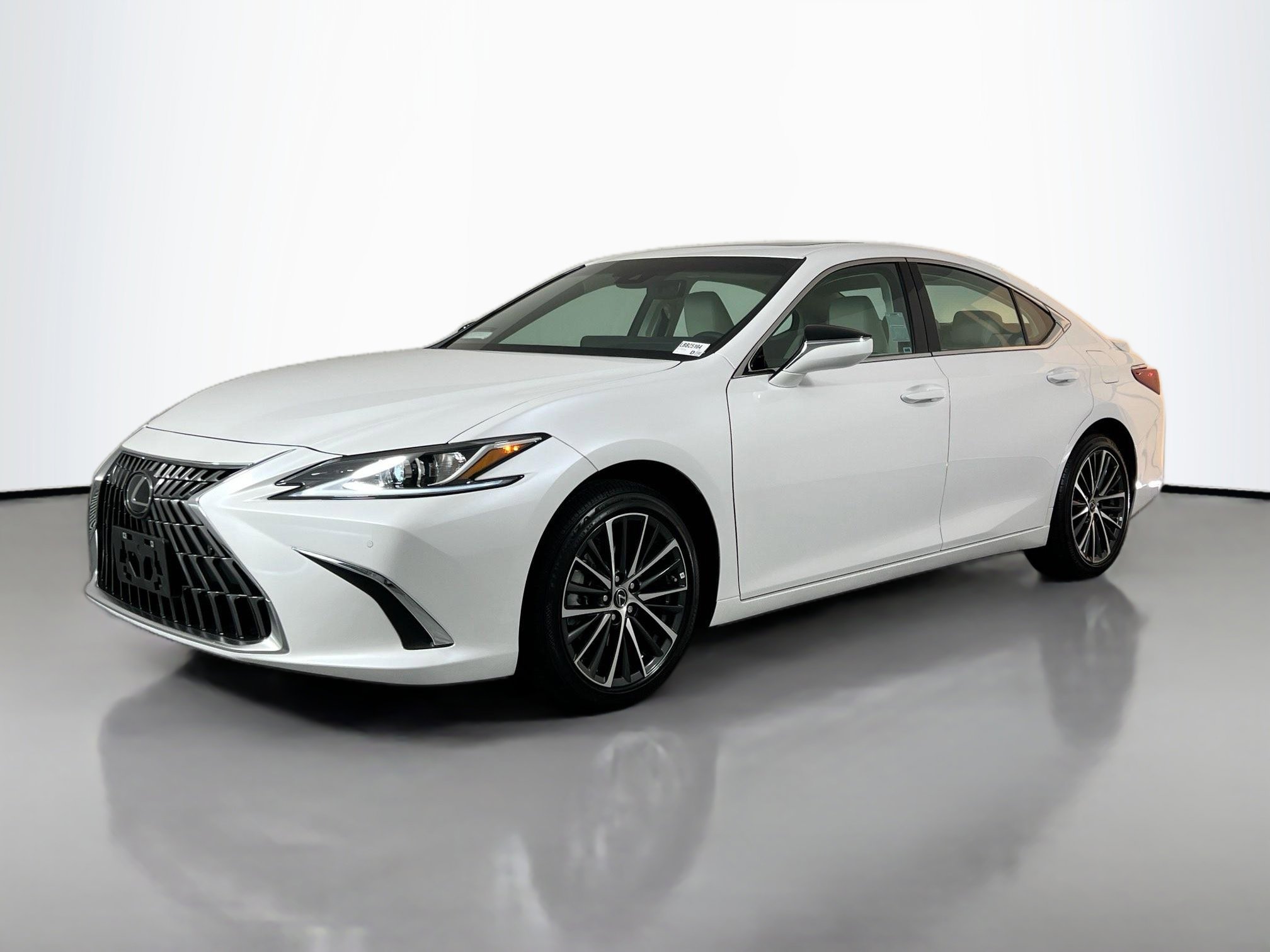 2025 Lexus ES 300h photo 2