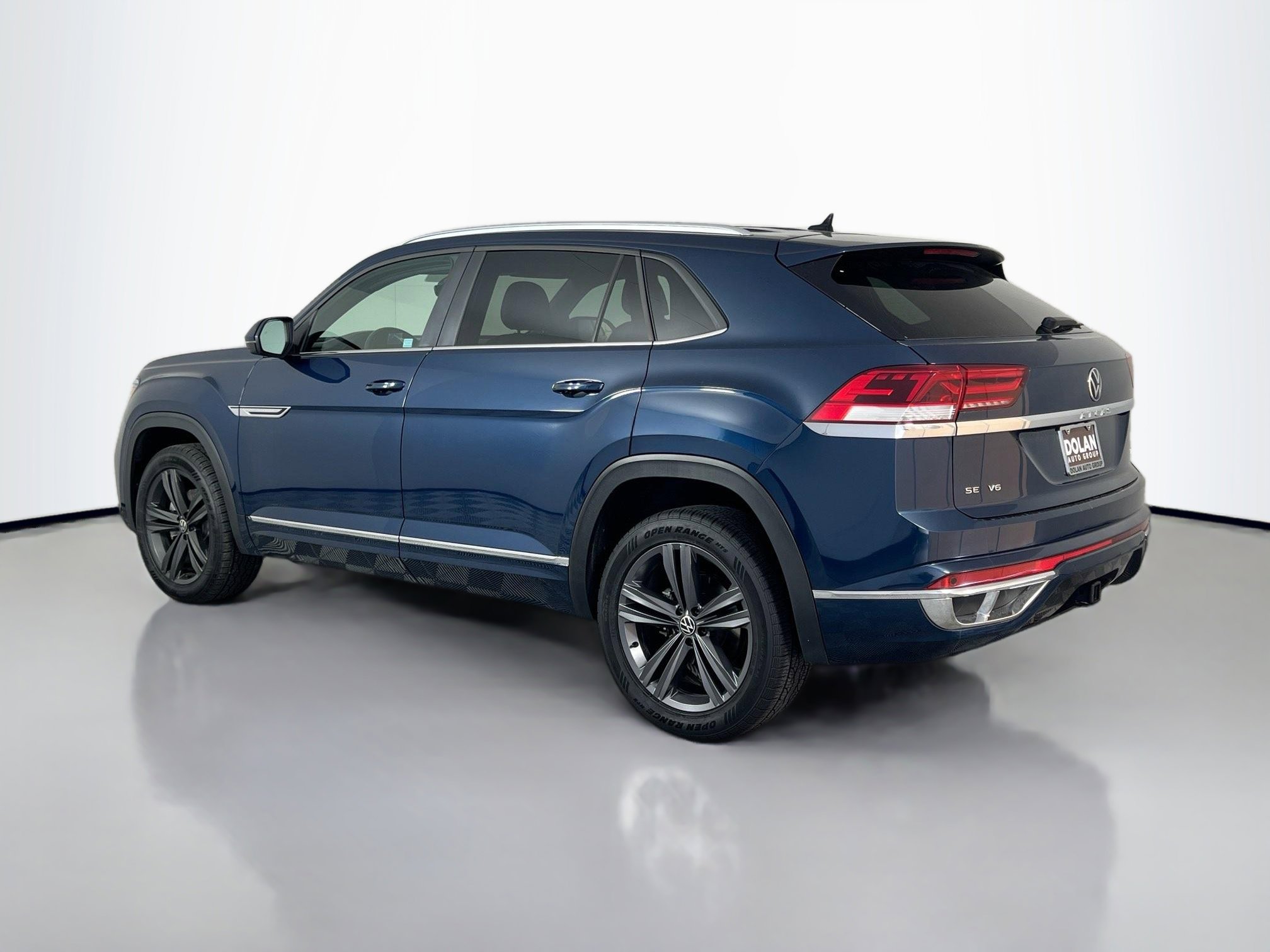 2021 Volkswagen Atlas Cross Sport V6 SE Technology R-Line photo 2