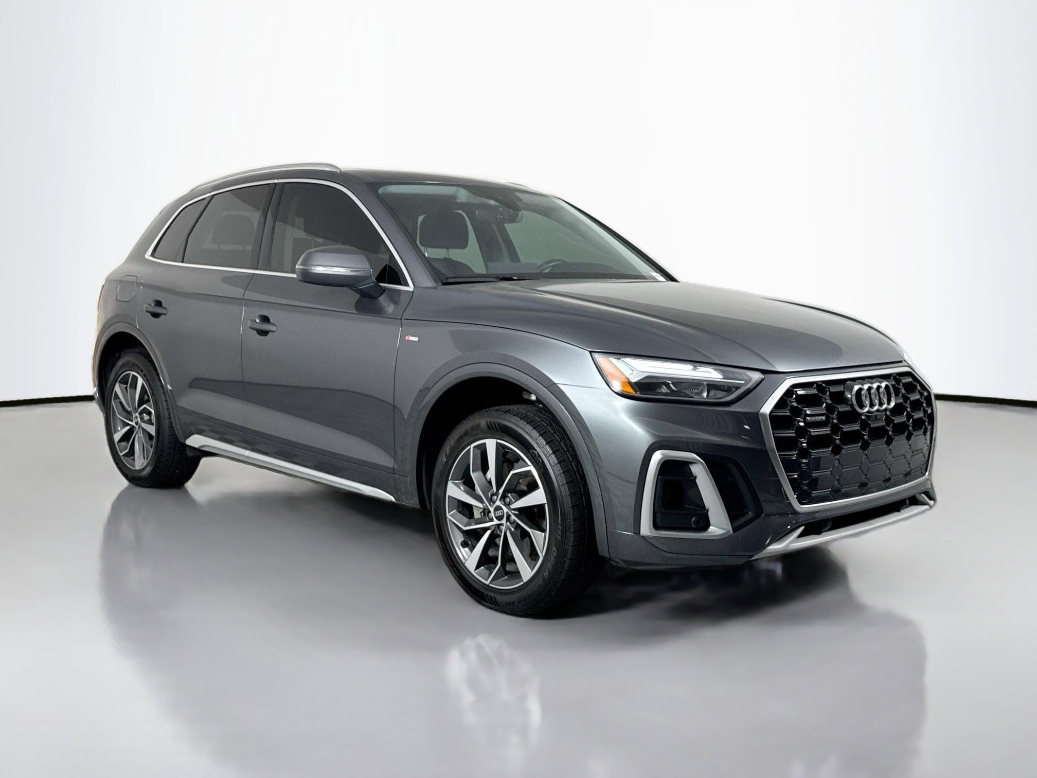 2022 Audi Q5 45 Premium Plus's photo