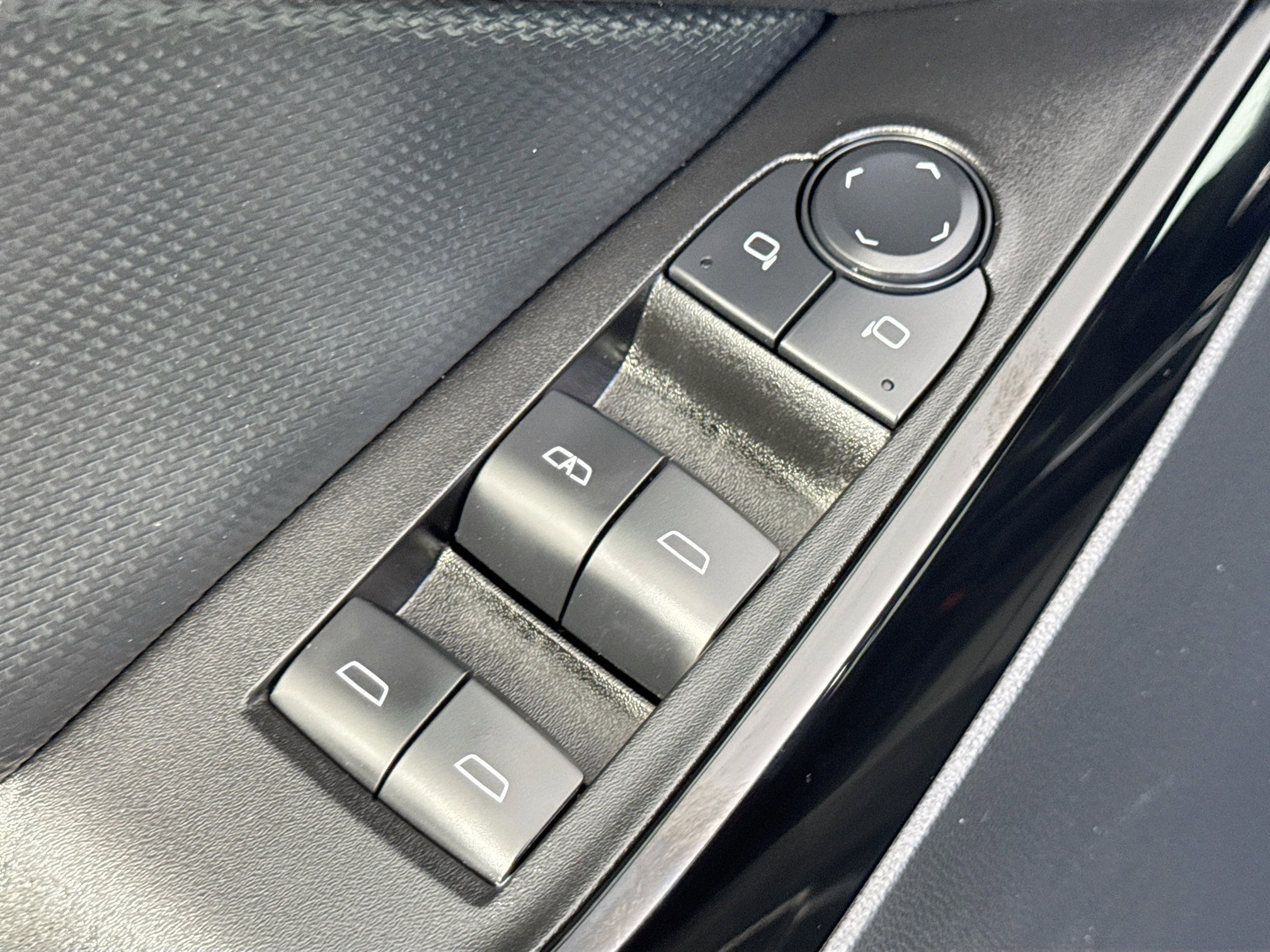 2025 Chevrolet Equinox LT - Photo 38