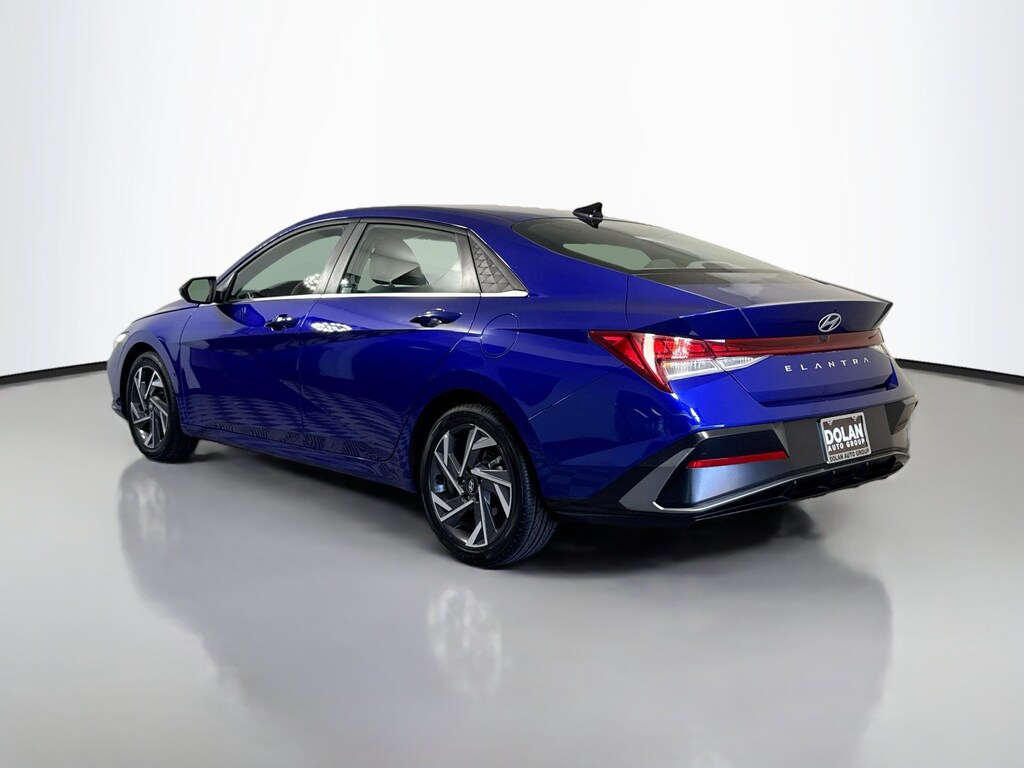 Used 2025 Hyundai Elantra SEL Convenience Sedan