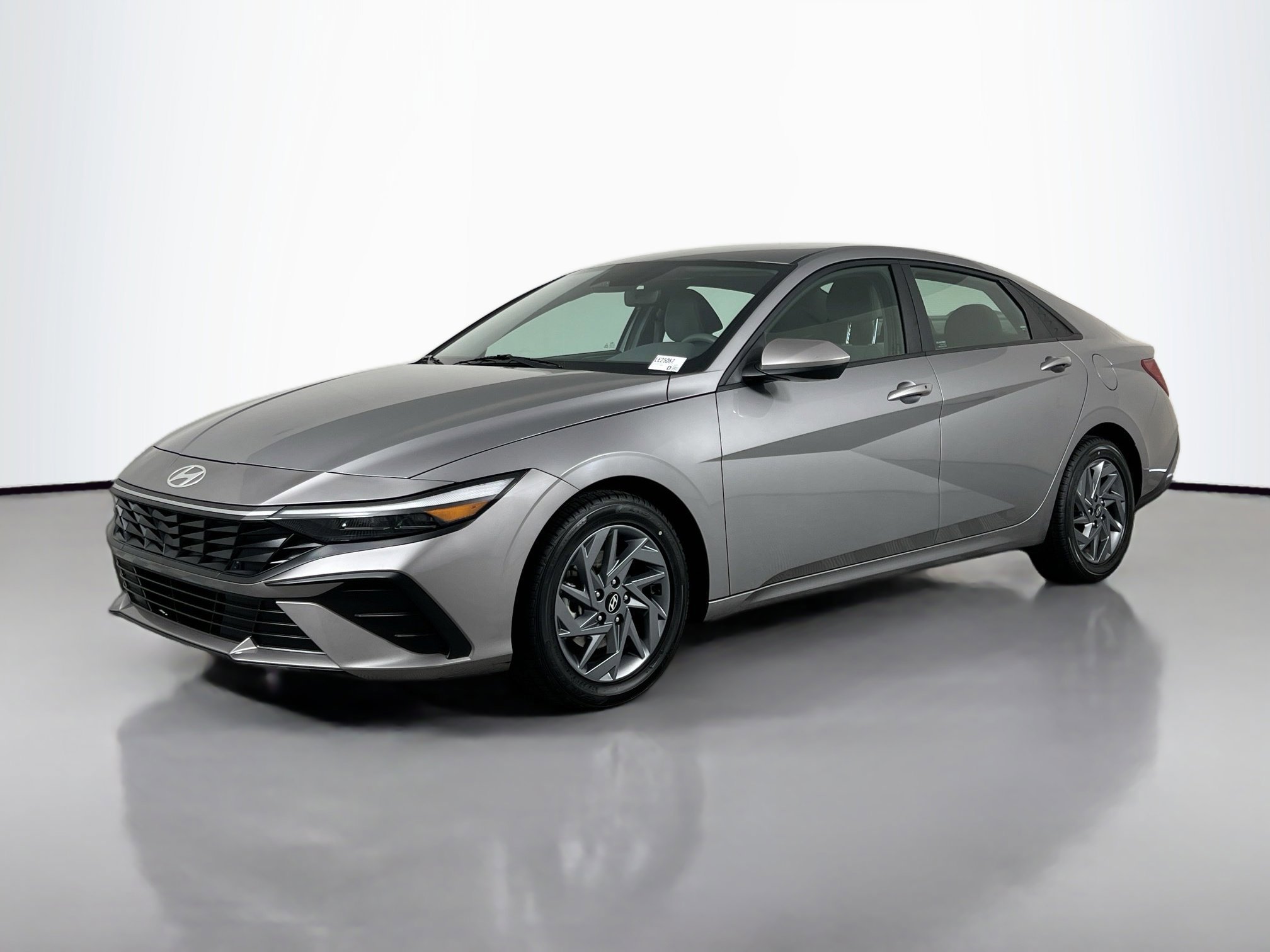 2024 Hyundai Elantra SEL photo 4