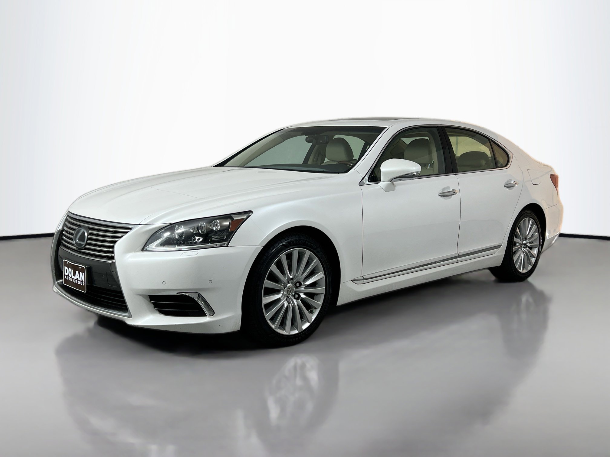 2016 Lexus LS 460 AWD photo 2