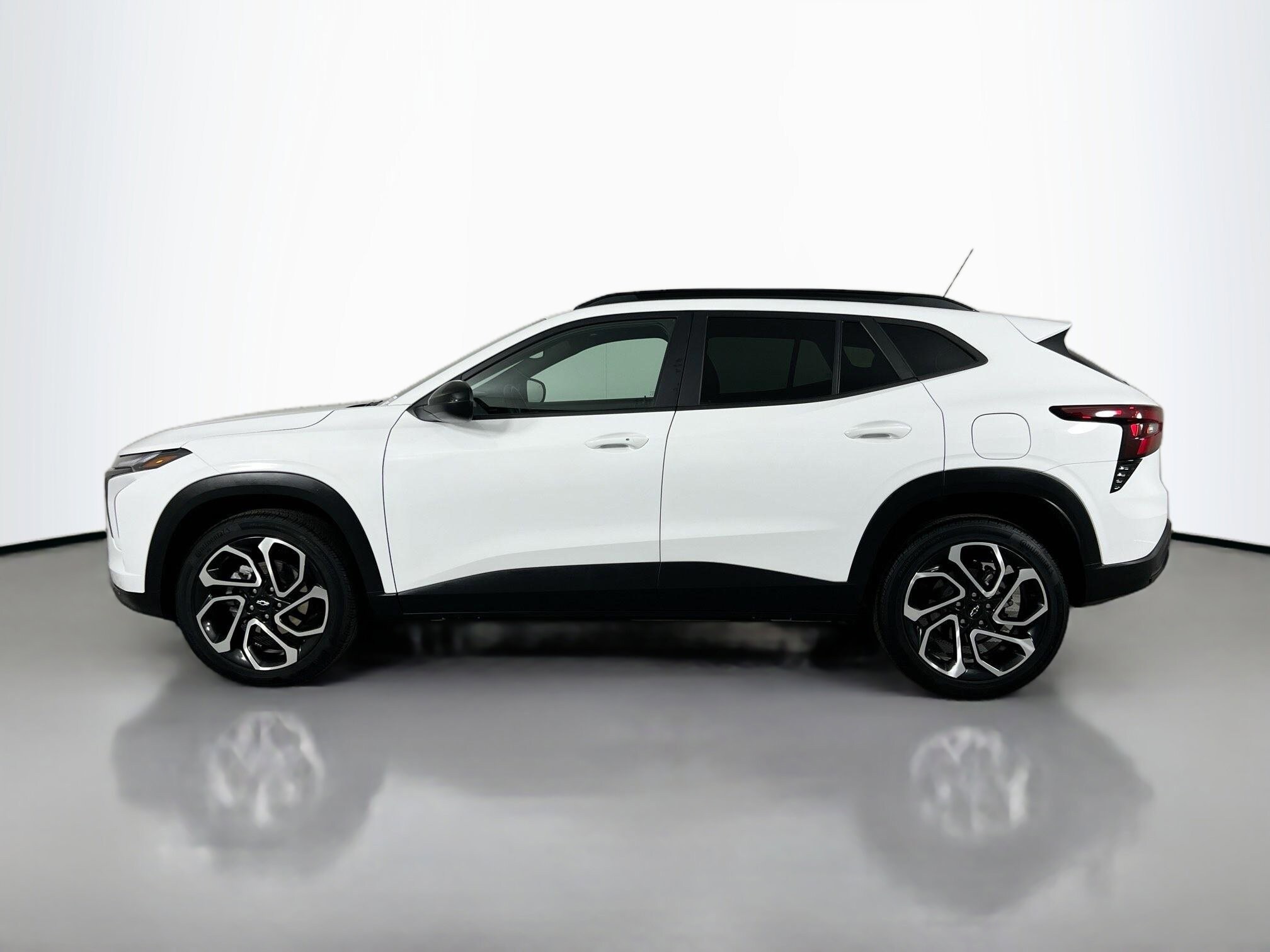 2024 Chevrolet Trax photo 2