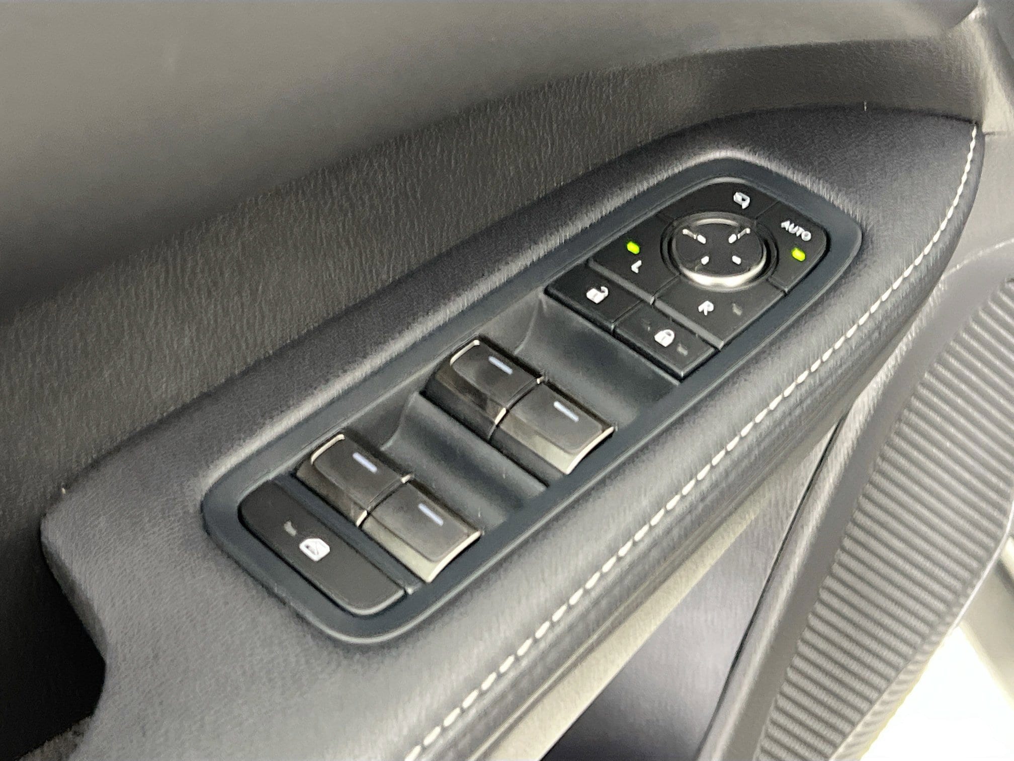 2025 Lexus RX Hybrid 350h - Photo 41