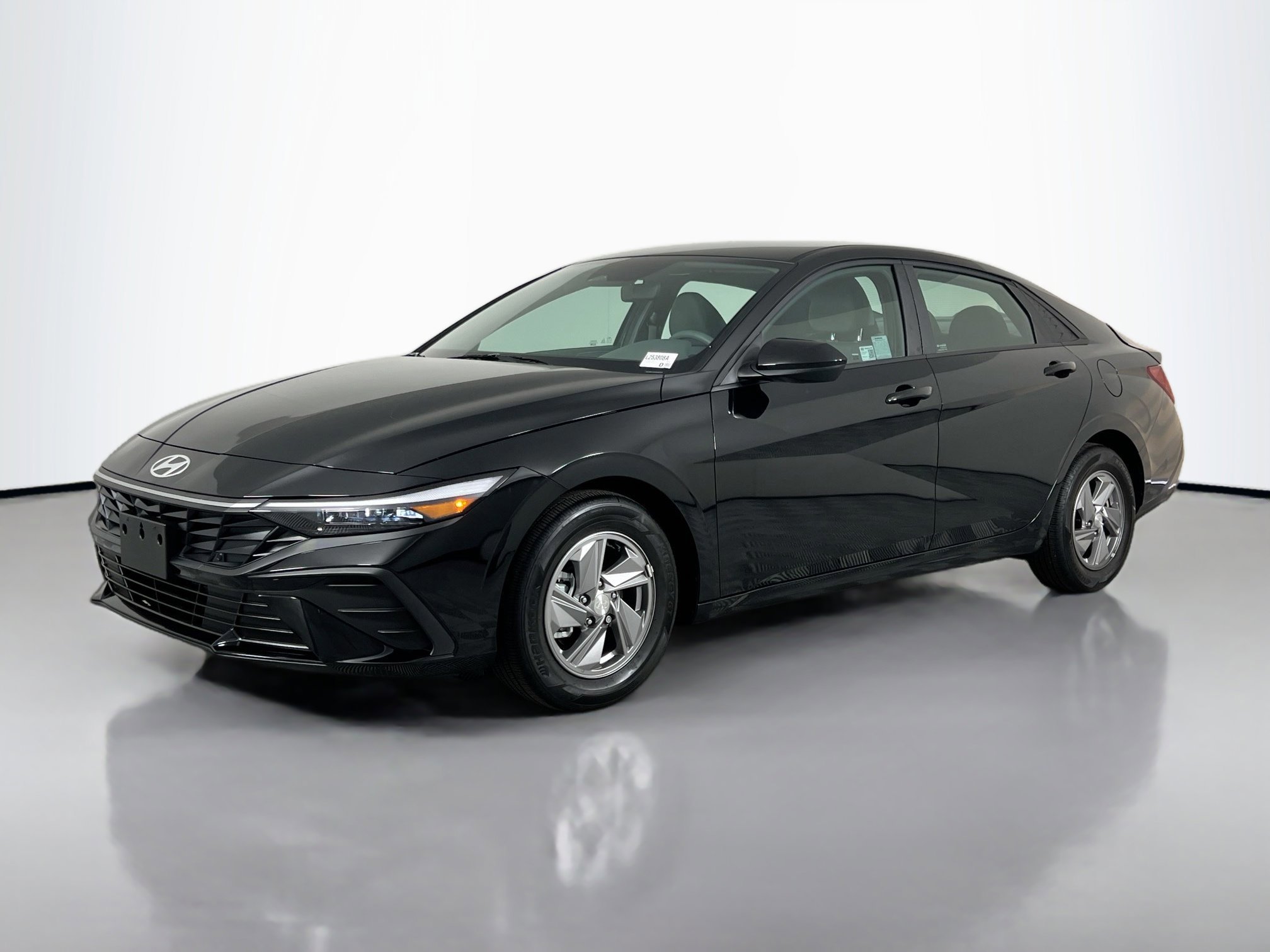 2025 Hyundai Elantra SE photo 4