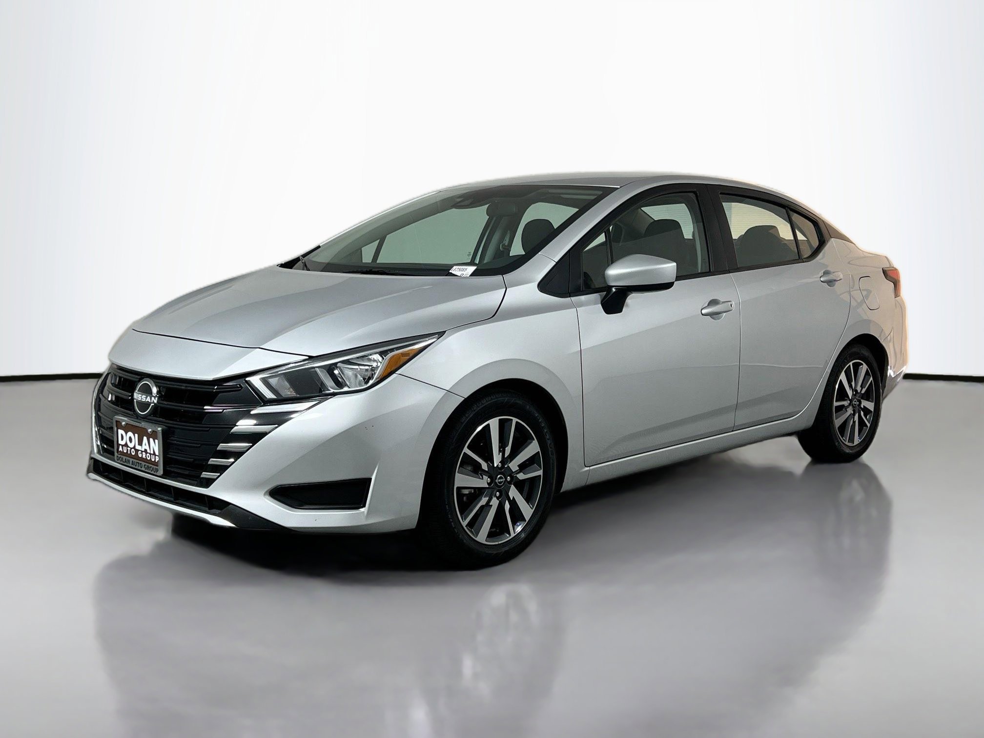 2023 Nissan Versa SV photo 2