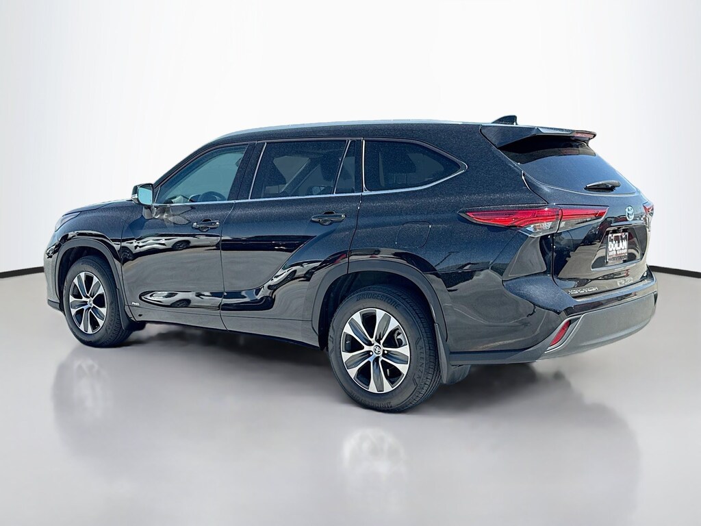 Used 2022 Toyota Highlander Hybrid XLE SUV