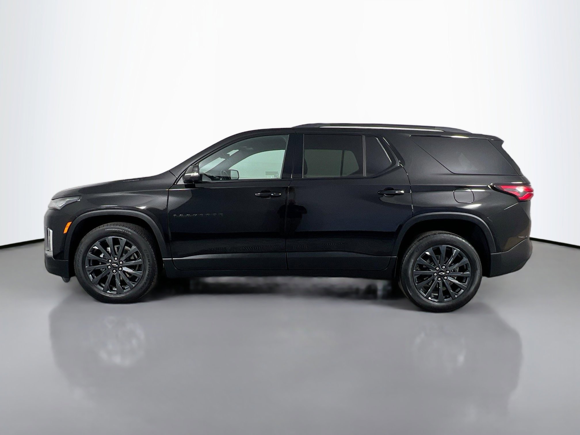 2023 Chevrolet Traverse RS photo 2
