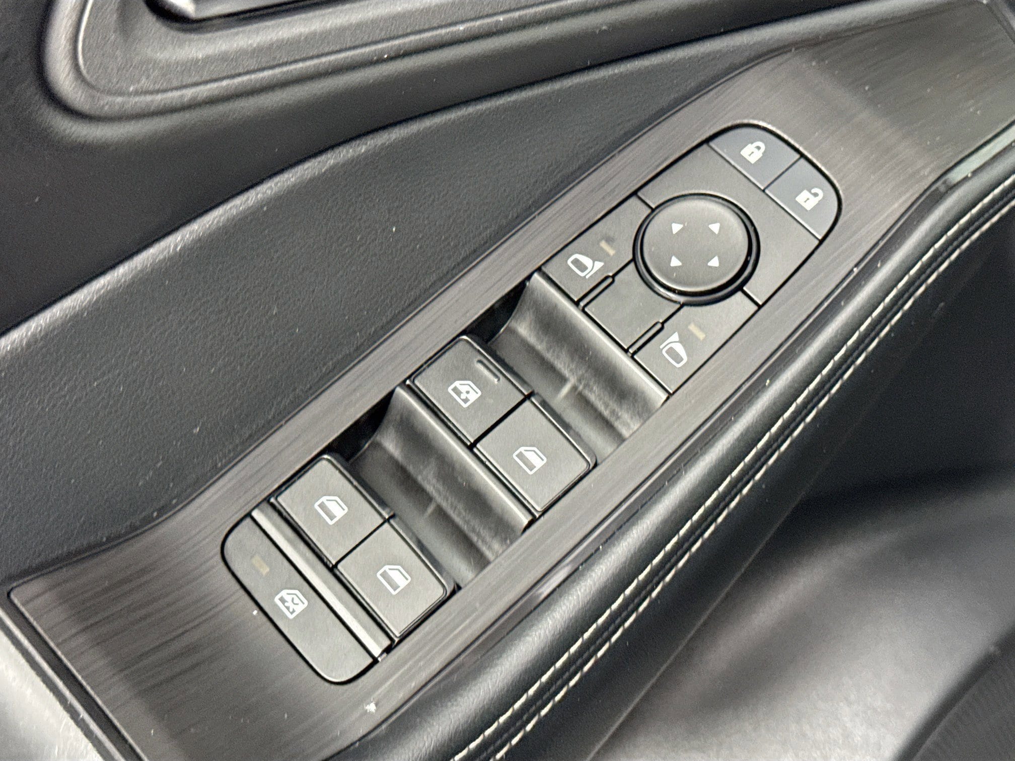 2024 Nissan Rogue SV - Photo 37