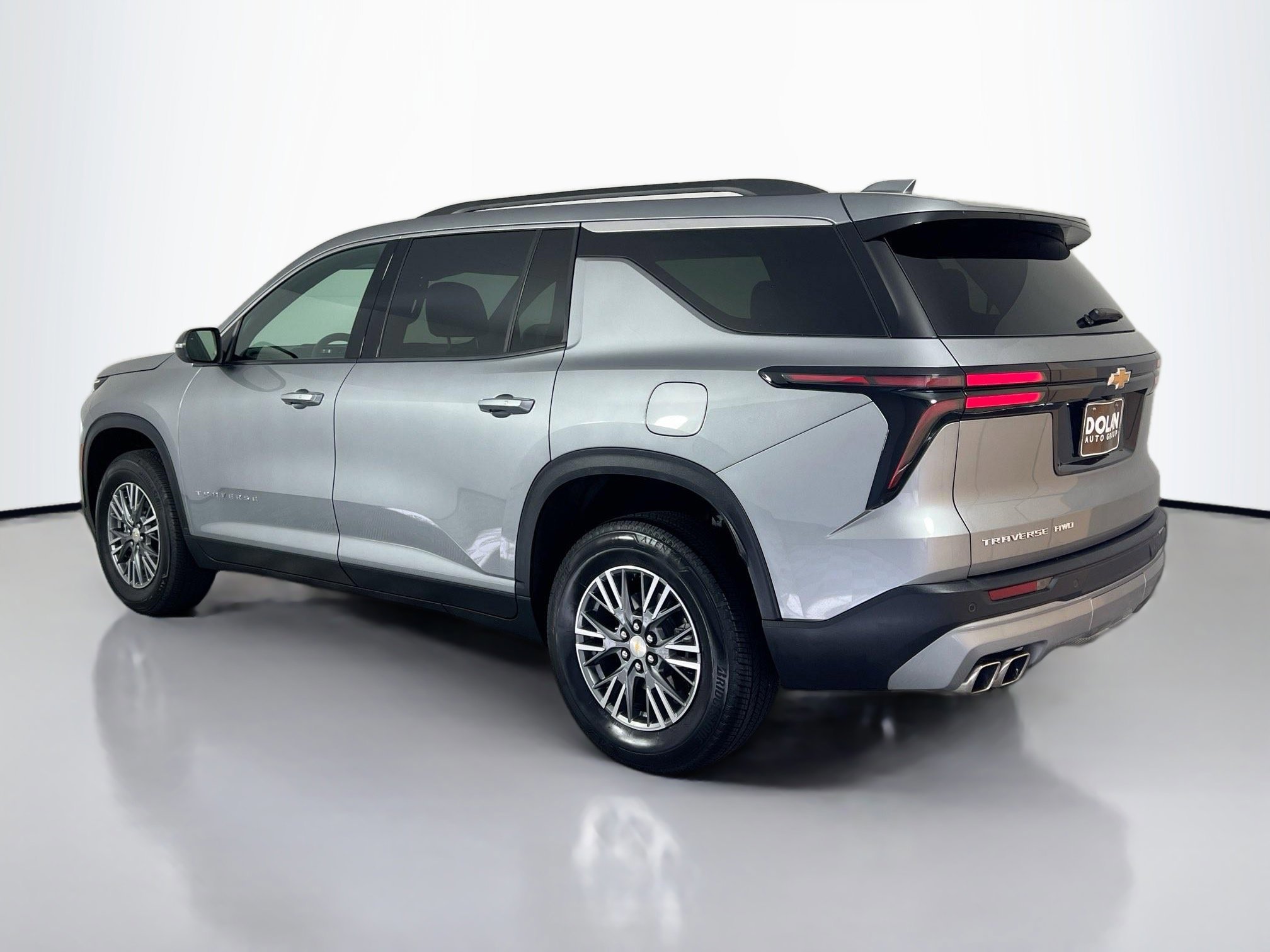 2025 Chevrolet Traverse photo 3