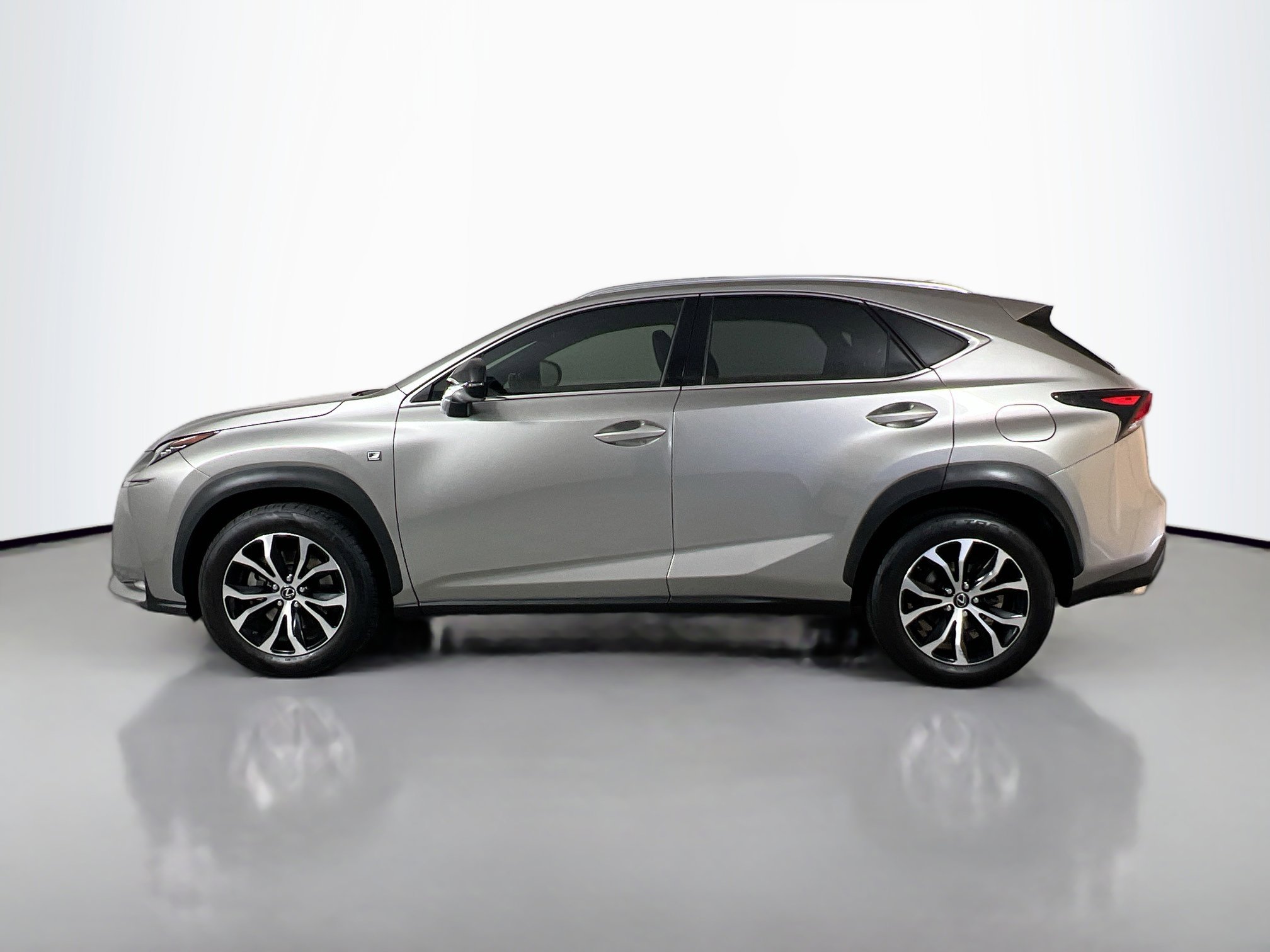 2016 Lexus NX 200t Luxury photo 3