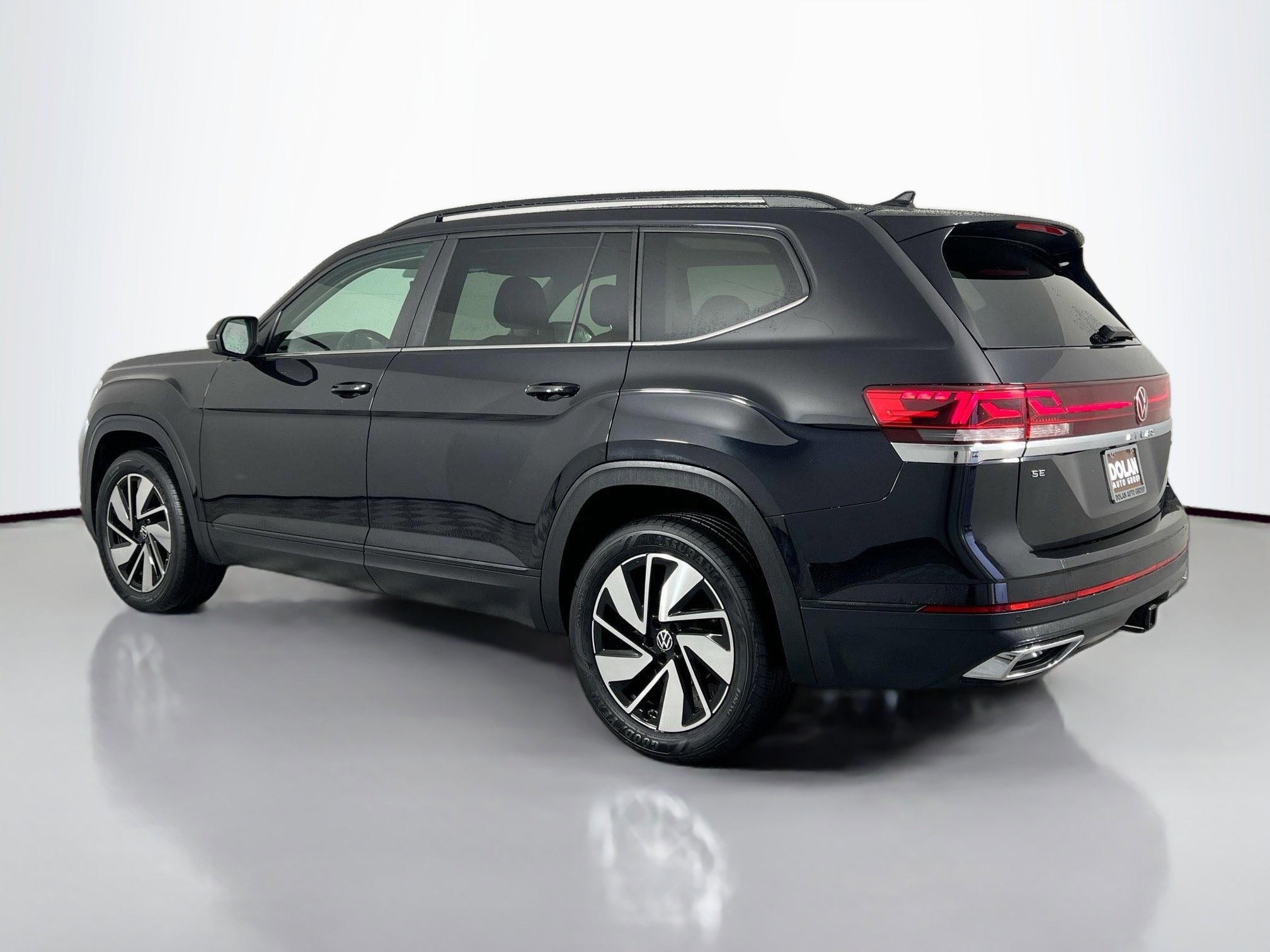 2024 Volkswagen Atlas SE Technology photo 3